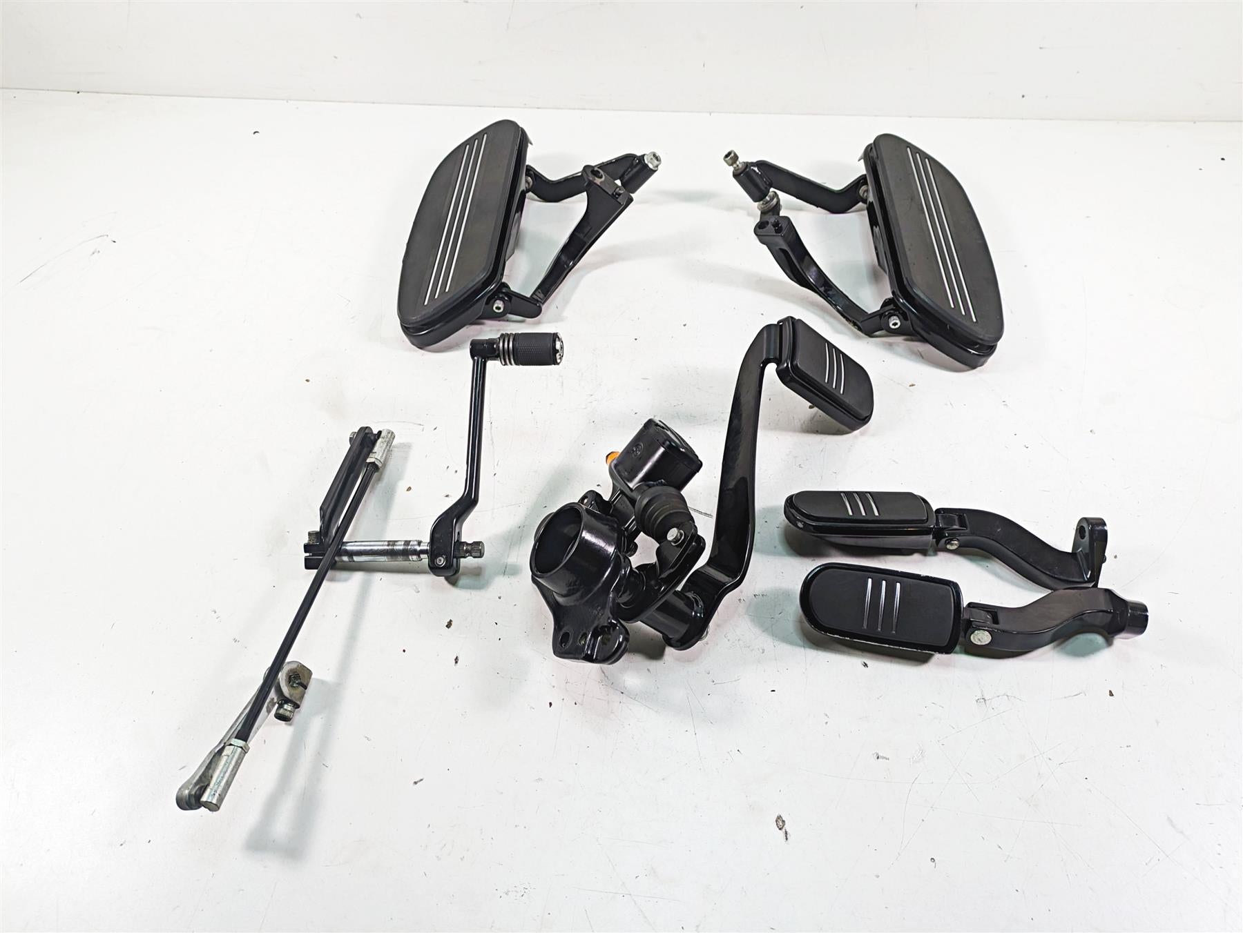 2013 Harley Touring FLHX Street Glide Floor Board + Shift Brake Pedal 50683-04 {{ shop.shopifyCountryName }} - Mototech271