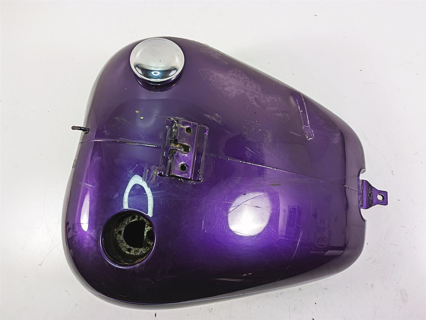 2000 Harley FXSTS Softail Springer Fuel Gas Petrol Tank - Dented 62180-00D {{ shop.shopifyCountryName }} - Mototech271