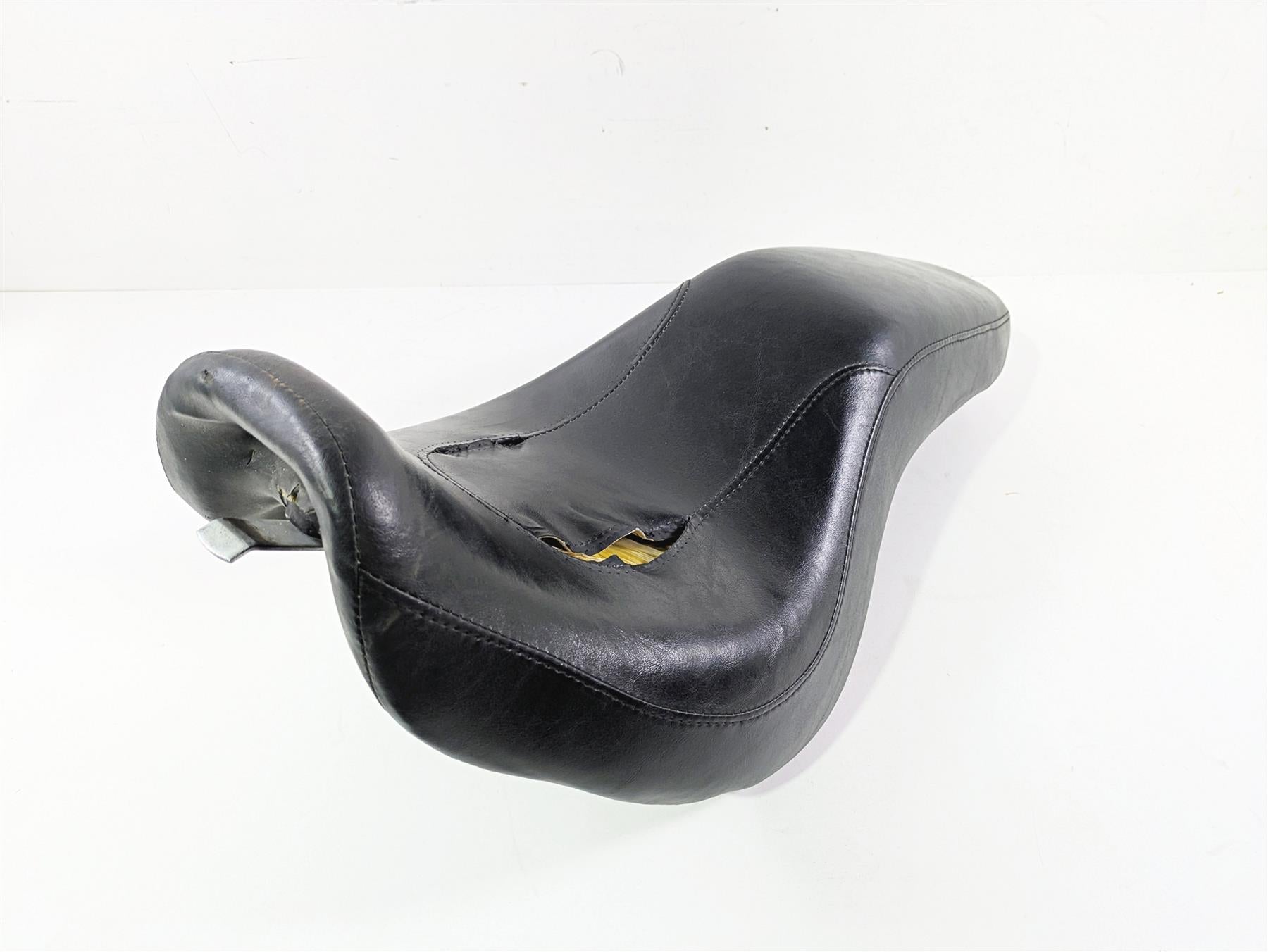 2004 Harley Softail FXSTDI Deuce Saddle Seat - Needs Cover 92028-07 {{ shop.shopifyCountryName }} - Mototech271