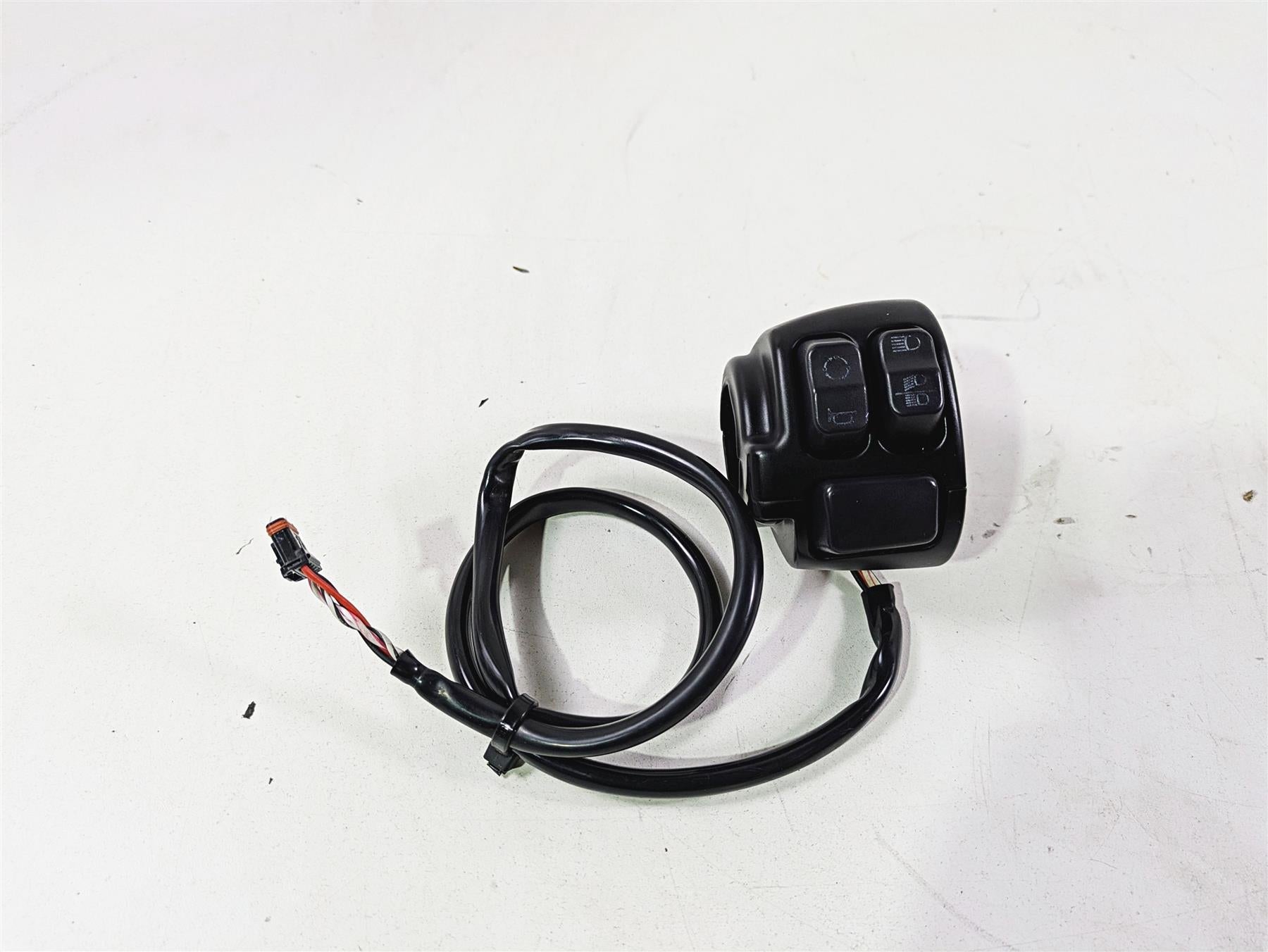2020 Harley Softail FXST Standard Left Hand Turn Signal Control Switch  71500292 | Mototech271
