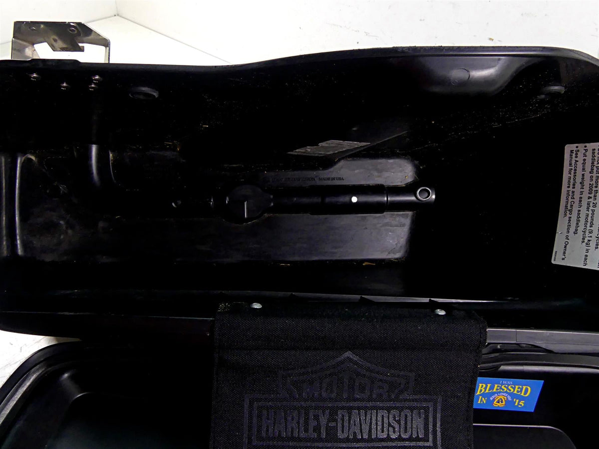 2011 Harley Touring FLTRX Road Glide Right Saddlebag Saddle Bag 90752-93 {{ shop.shopifyCountryName }} - Mototech271