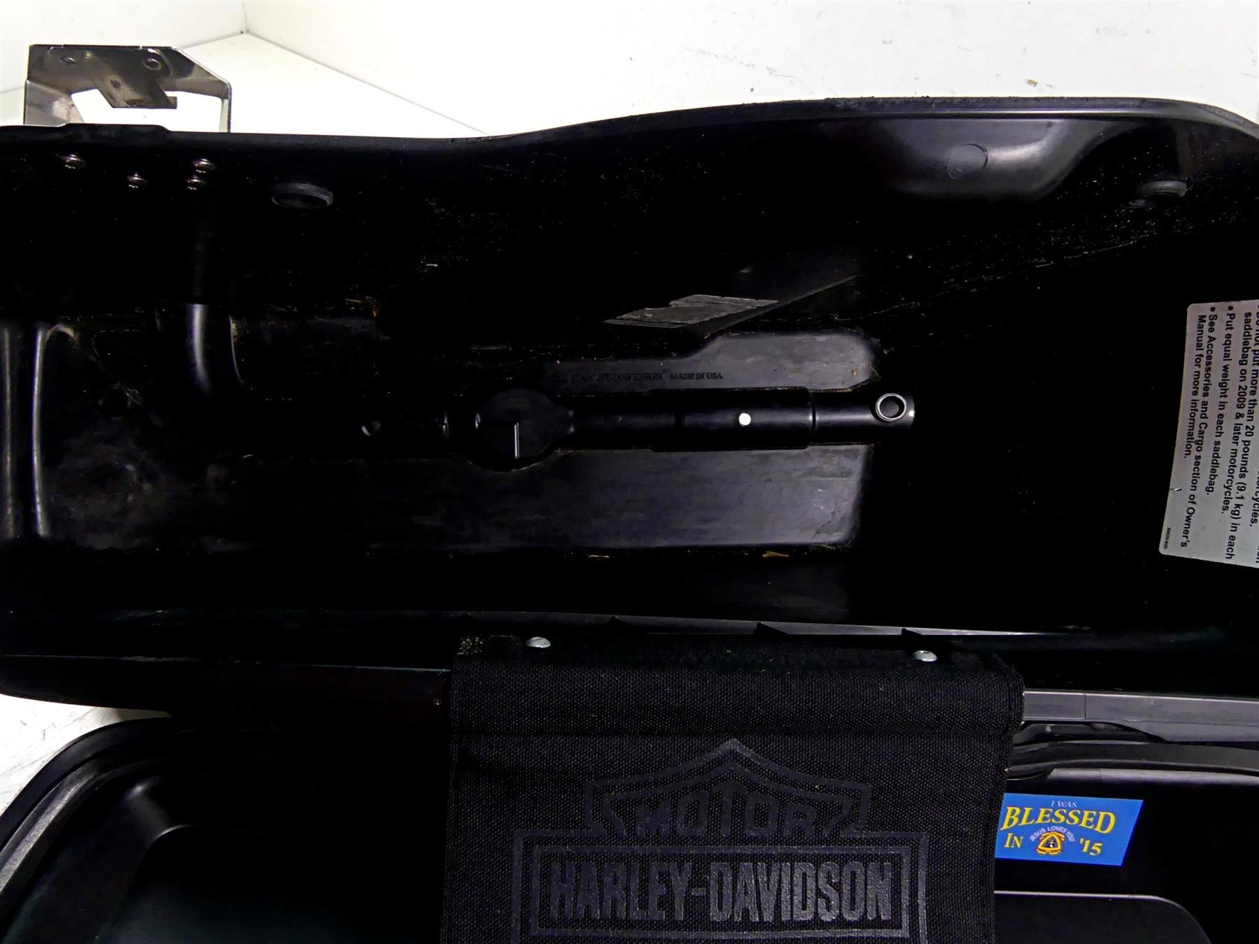2011 Harley Touring FLTRX Road Glide Right Saddlebag Saddle Bag 90752-93 {{ shop.shopifyCountryName }} - Mototech271
