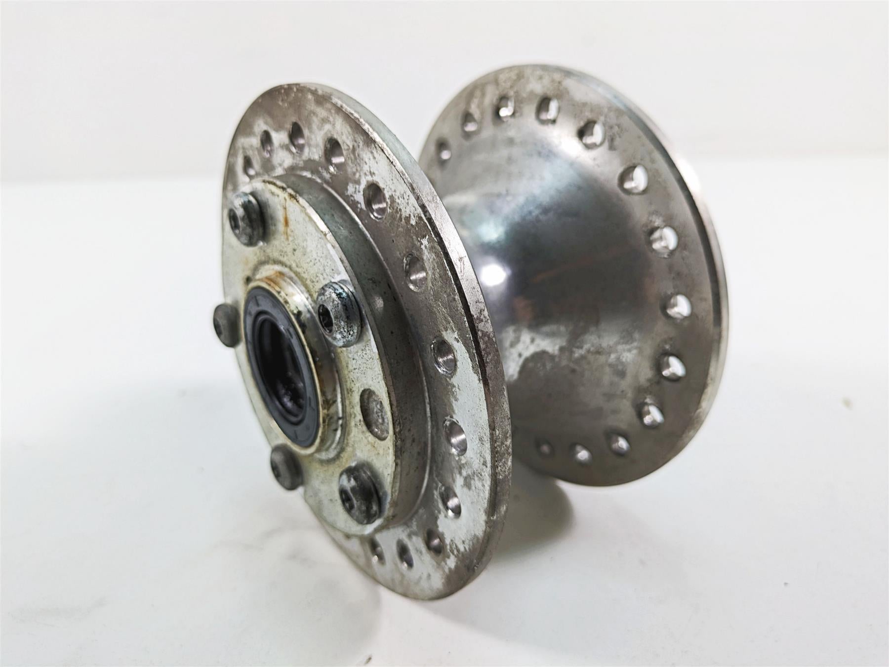 1986 Harley Sportster XLH 883 Front Spoke 19" Wheel Hub 43619-84 {{ shop.shopifyCountryName }} - Mototech271