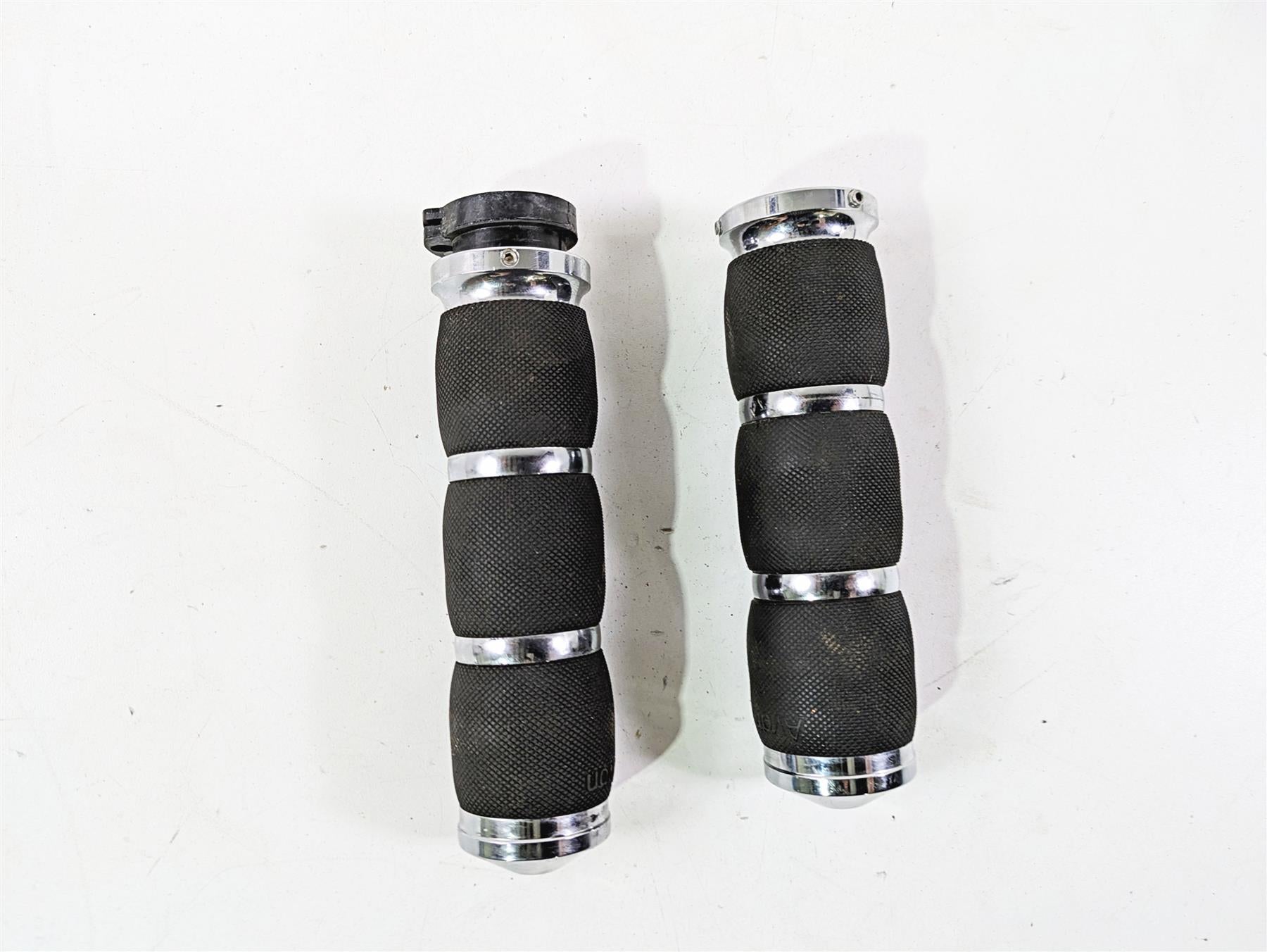 2006 Triumph Rocket 3 Avon Air Cushion Grip Set MT-AIR-90-CH {{ shop.shopifyCountryName }} - Mototech271