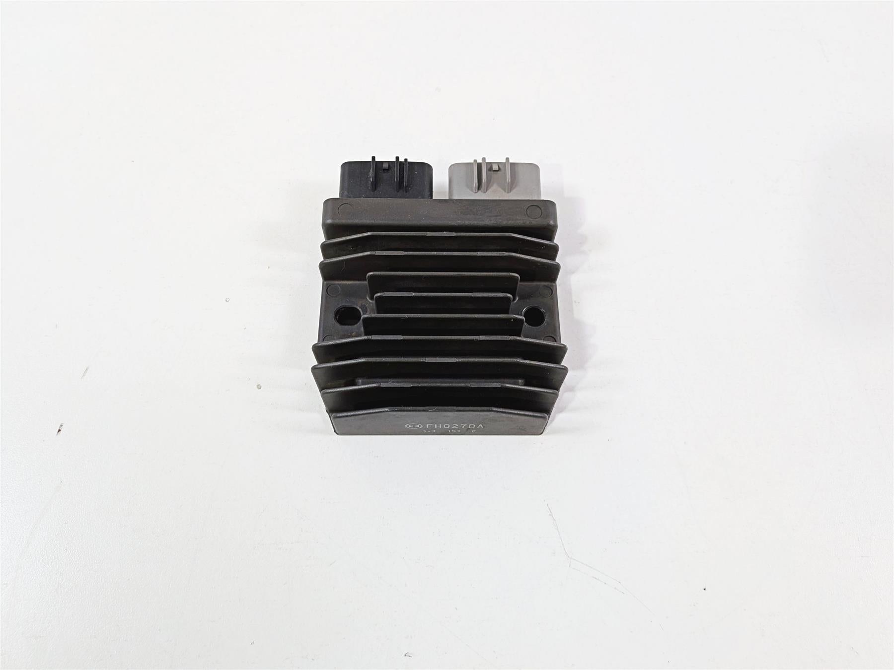 2021 Yamaha YXZ1000R EPS SS SE Rectifier Voltage Regulator B5H-81960-00 FH027DA {{ shop.shopifyCountryName }} - Mototech271