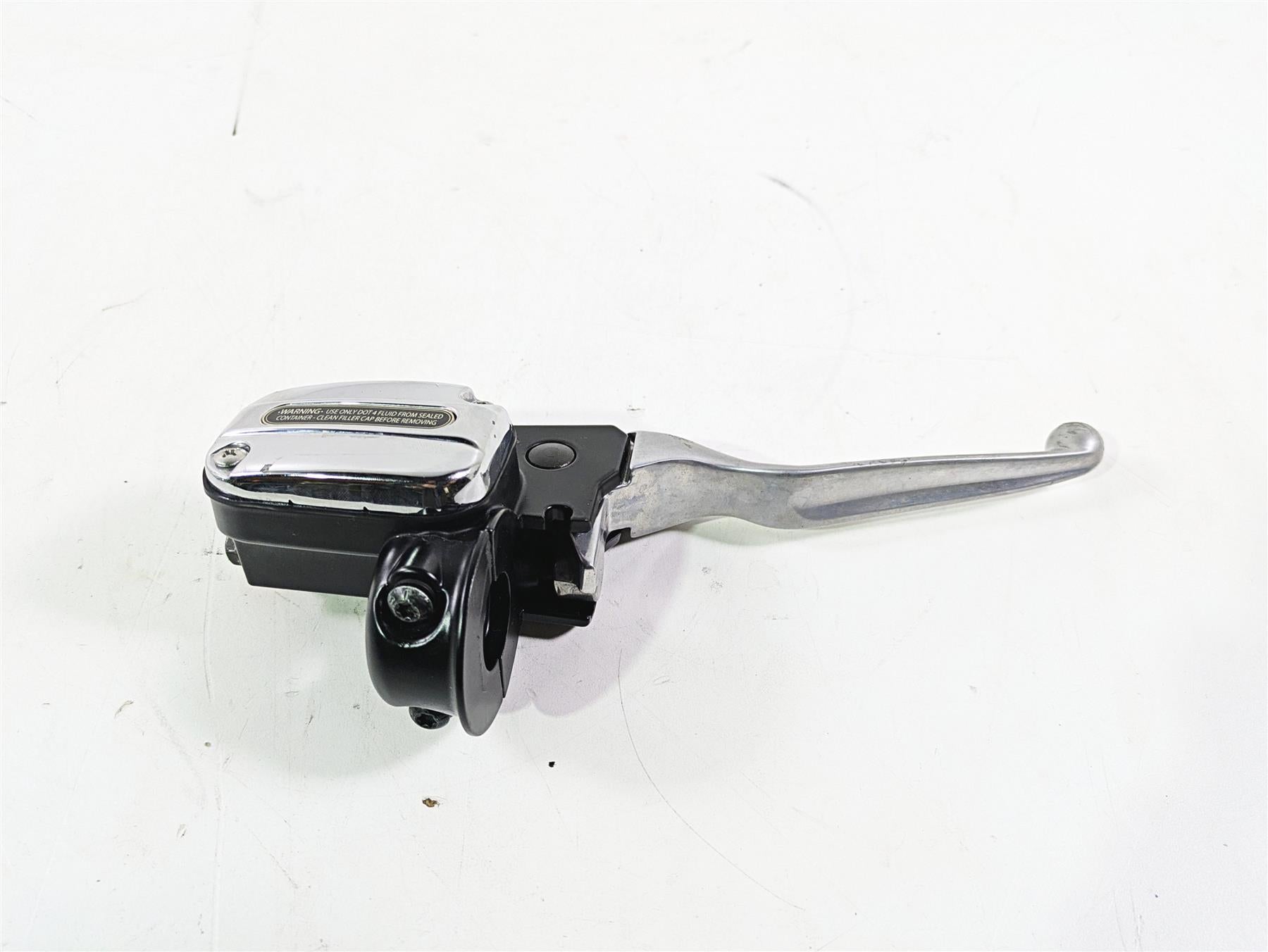 2006 Harley VRSCR Street V-Rod Front Brake Master Cylinder 11/16 44551-06C {{ shop.shopifyCountryName }} - Mototech271