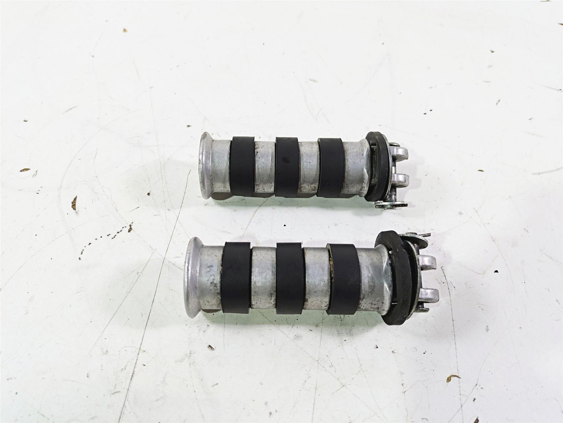 2001 Honda VT1100 Shadow Sabre Rear Passenger Foot Peg Rest Set 50715-MBA-020 {{ shop.shopifyCountryName }} - Mototech271