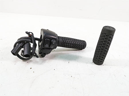 2011 Harley Touring FLHR Road King Right Hand Control Switch 71682-06A {{ shop.shopifyCountryName }} - Mototech271