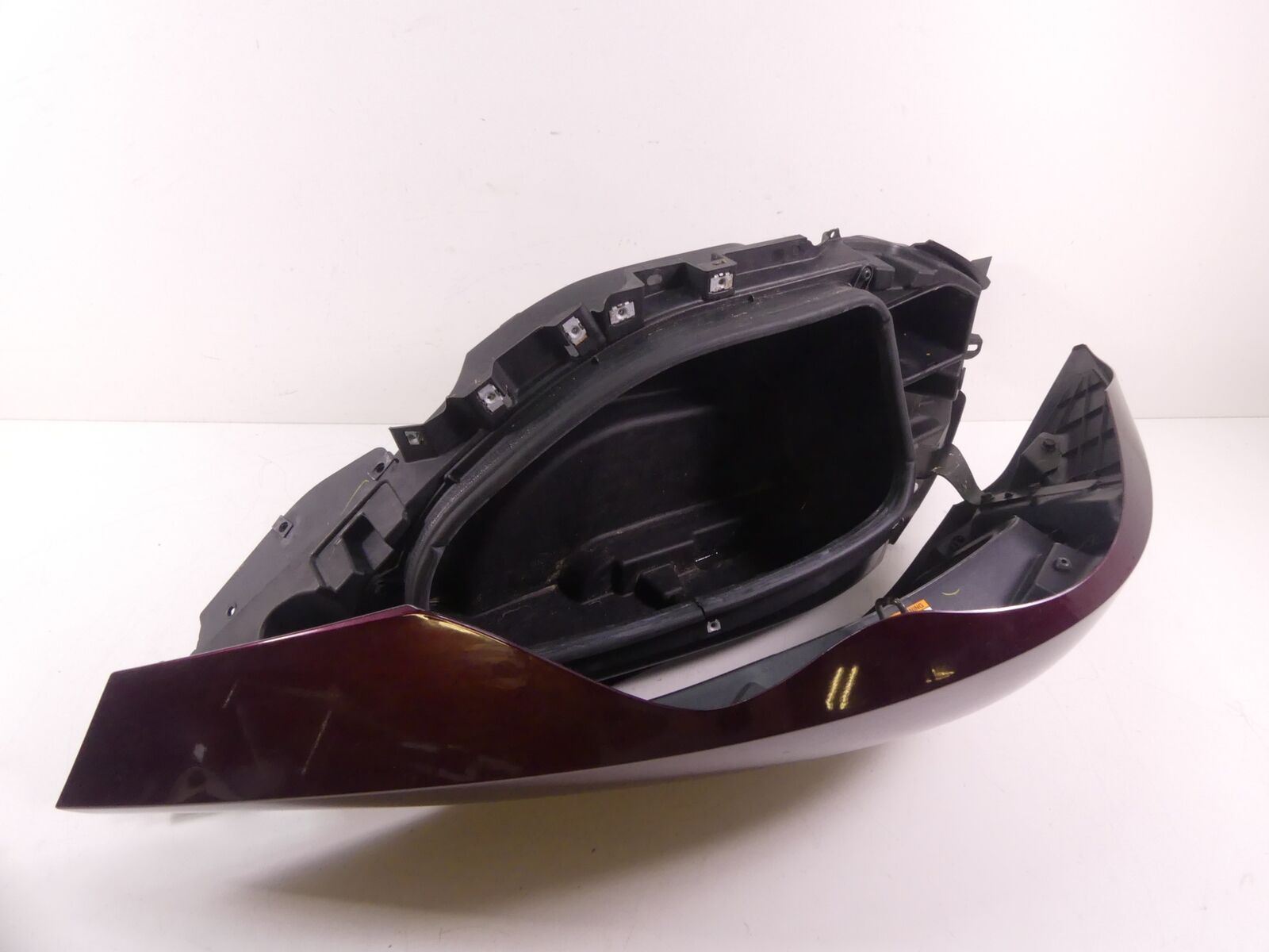 2009 Victory Vision Tour Right Side Saddlebag Luggage Case Box Carrier 5436205 {{ shop.shopifyCountryName }} - Mototech271