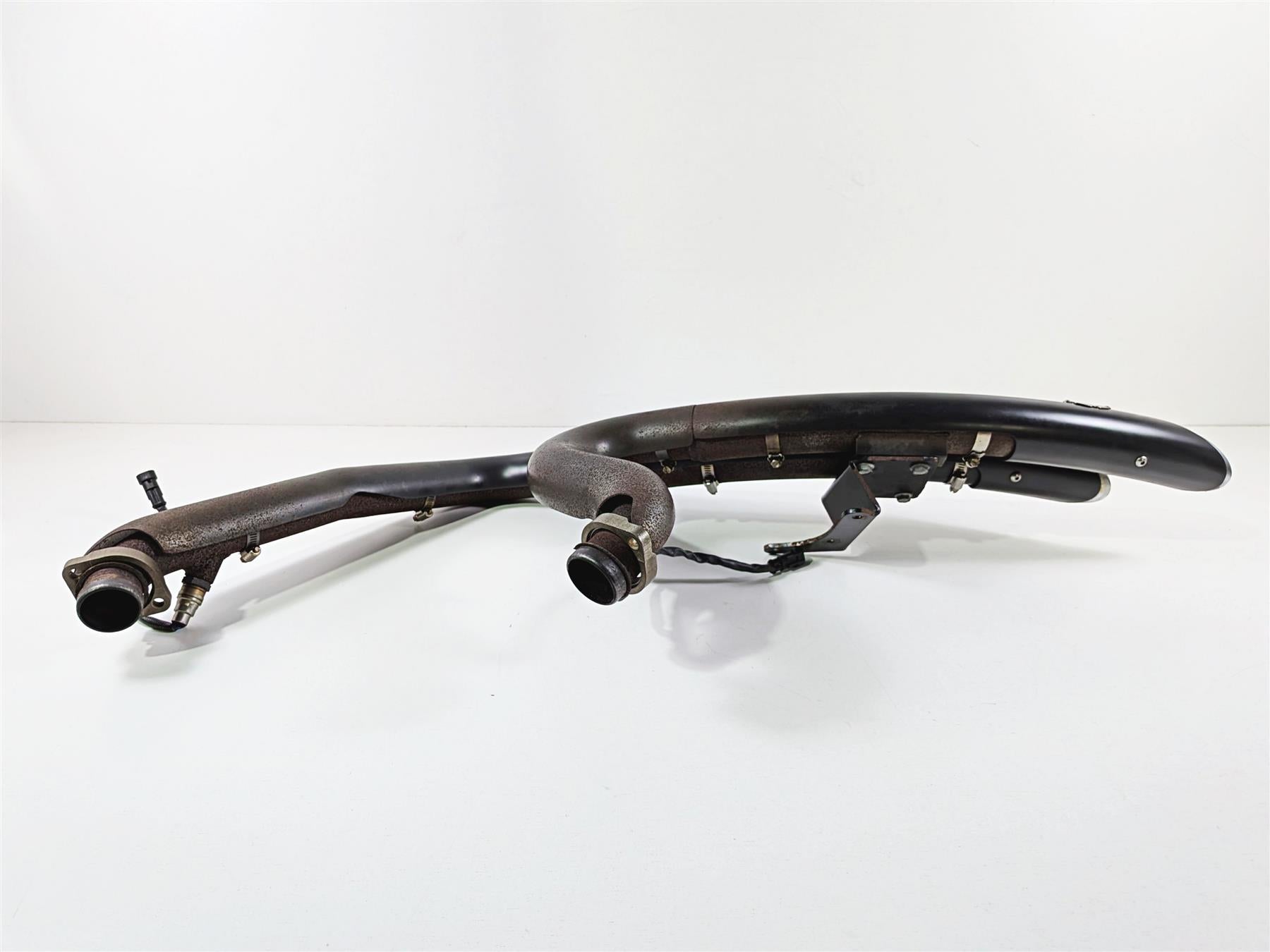 2011 Harley FXDF Dyna Fat Bob Vance Hines Big Radius 2-2 Exhaust System 46071 {{ shop.shopifyCountryName }} - Mototech271