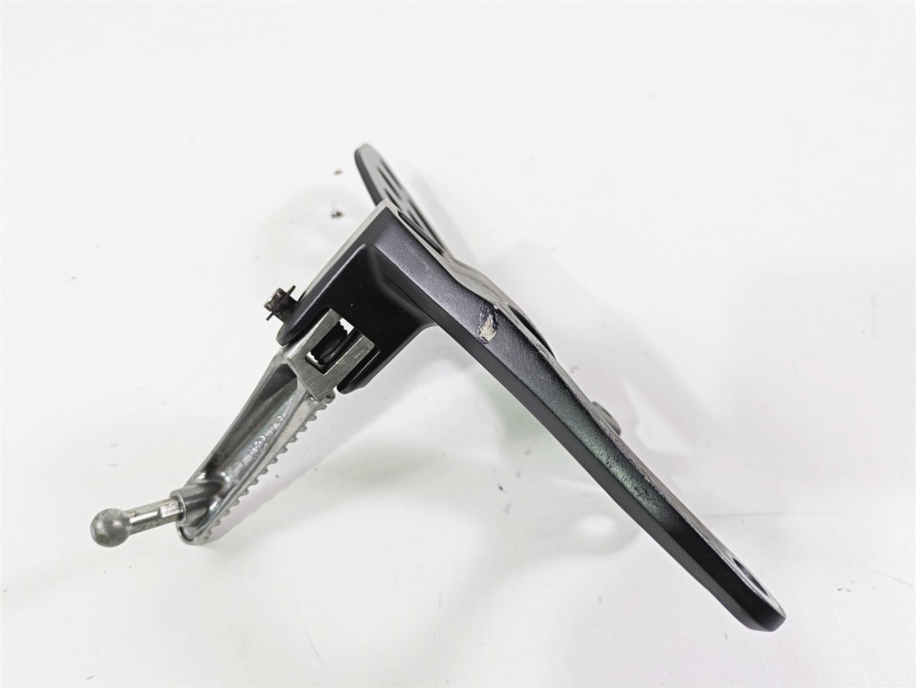 2014 Yamaha YZFR1 R1 RN22 Front Left Footpeg Foot Peg 14B-27442-10-00 {{ shop.shopifyCountryName }} - Mototech271