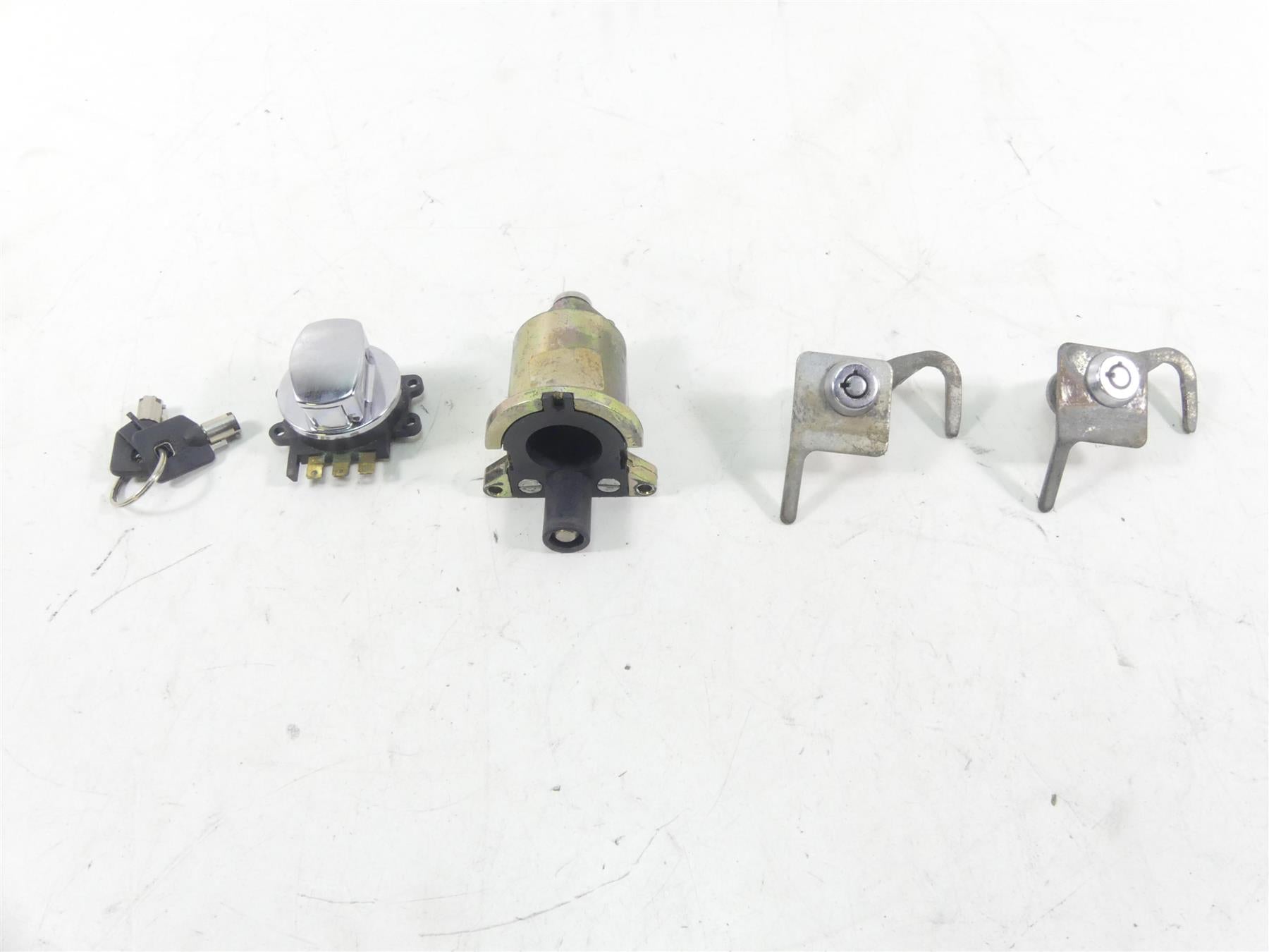 2002 Harley Touring FLHRCI Road King Ignition Switch Key Lock Set 71313-96 {{ shop.shopifyCountryName }} - Mototech271