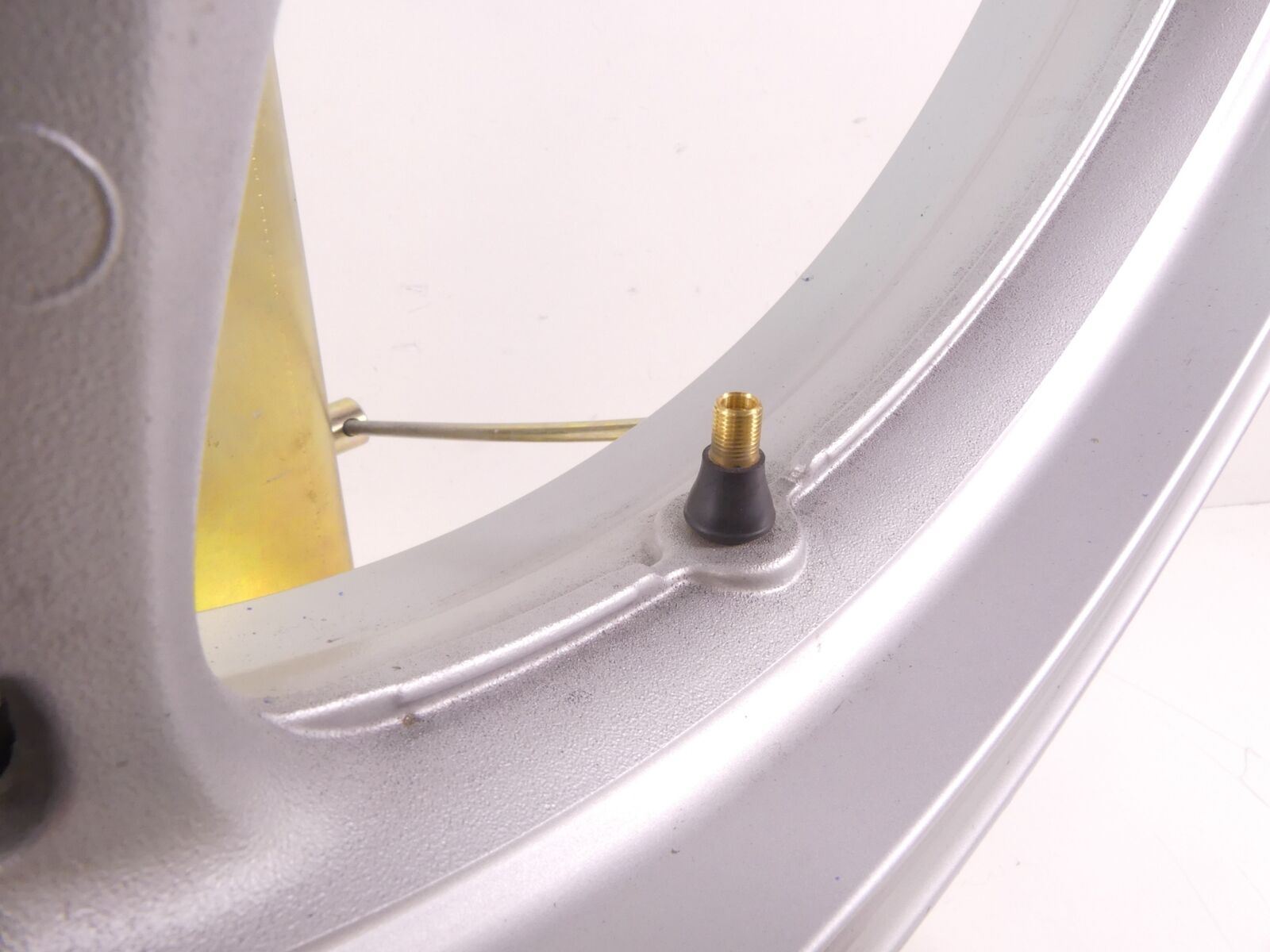 2018 Suzuki GSXR750 Straight Front Wheel Rim 17x3.5 - Nice 54111-14J00-019 {{ shop.shopifyCountryName }} - Mototech271