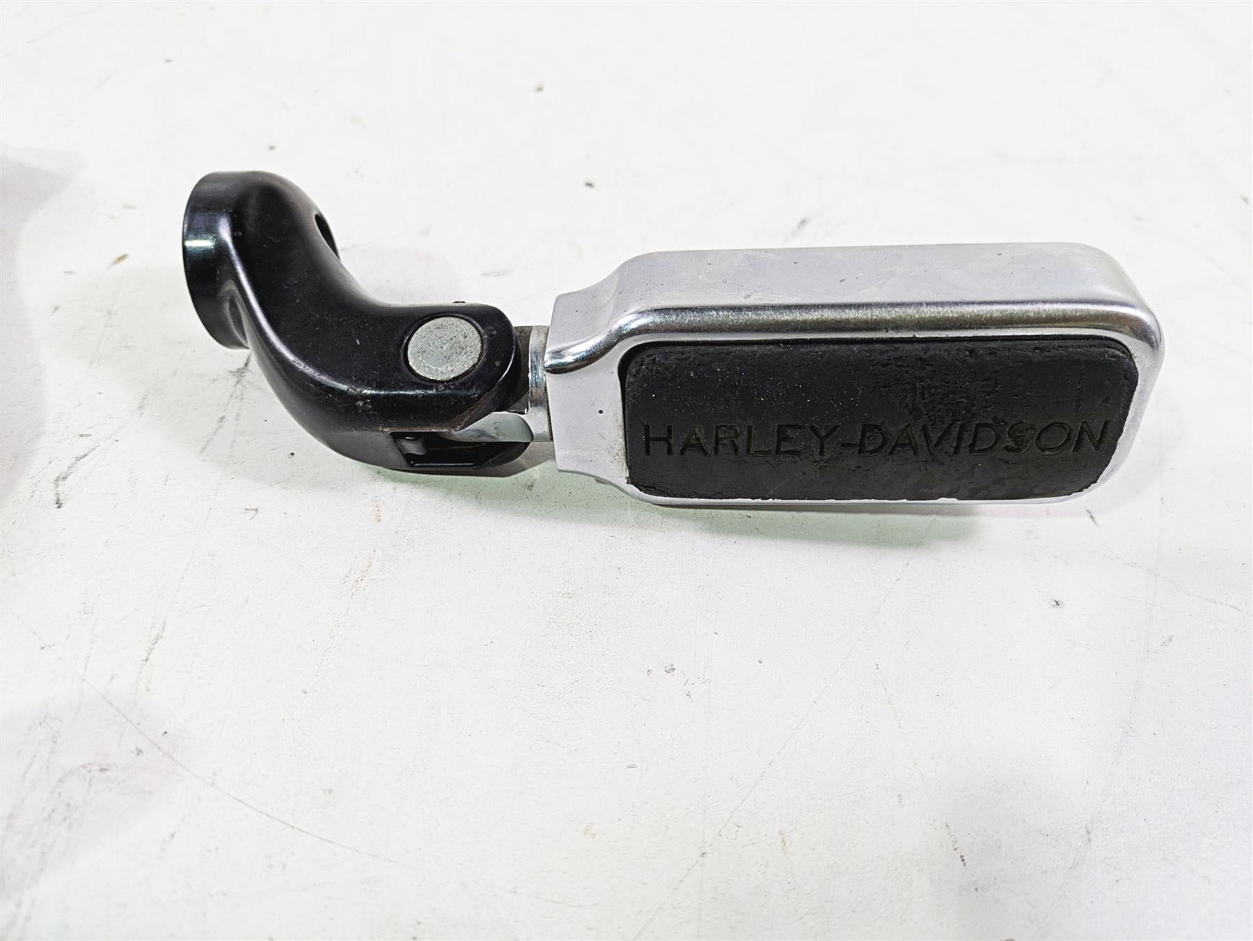 2013 Harley VRSCF Muscle Rod Right Front Footpeg & Brake Lever 54046-12 {{ shop.shopifyCountryName }} - Mototech271