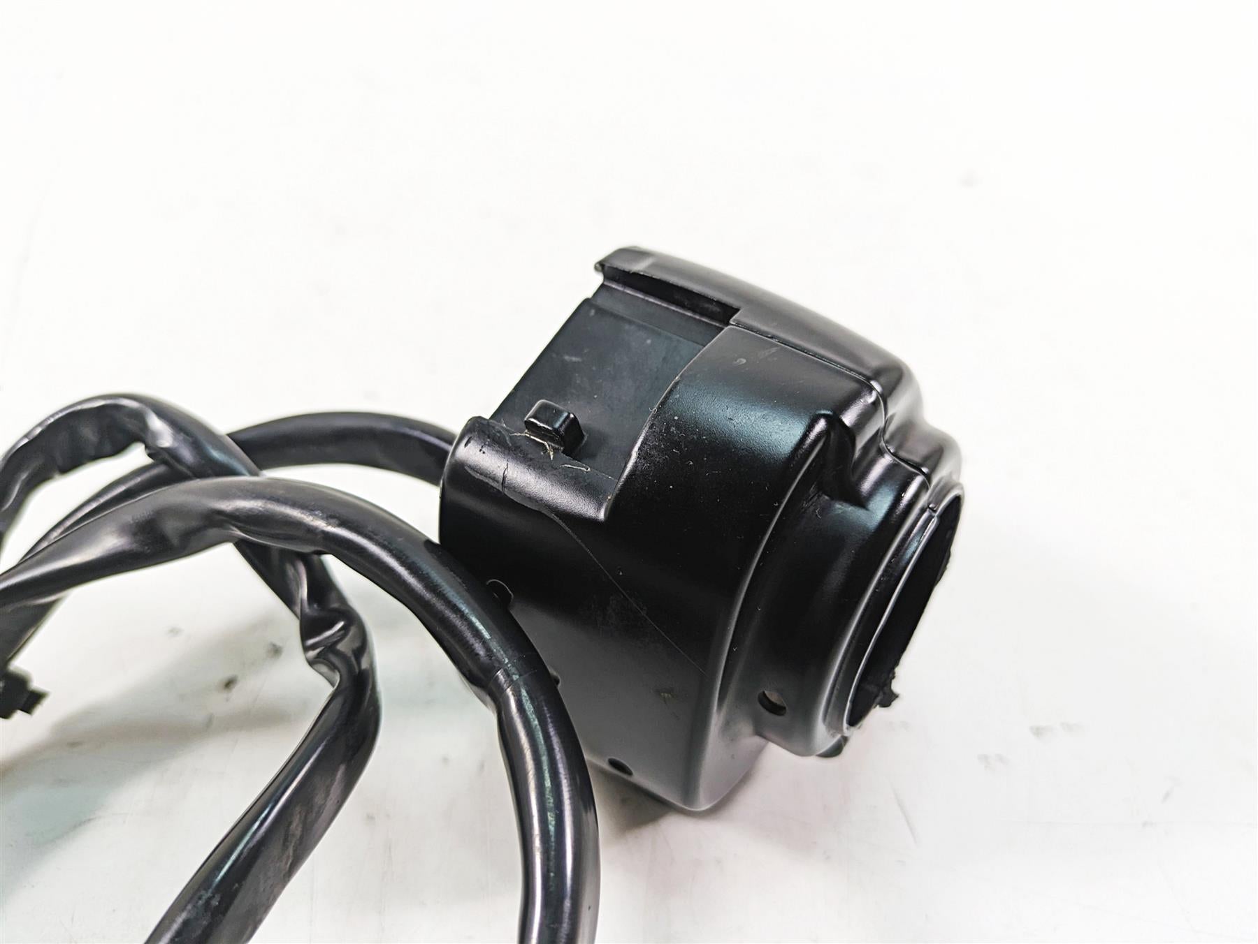 2000 Harley FXSTS Softail Springer Left Hand Control Switch 71682-06A 71685-06A {{ shop.shopifyCountryName }} - Mototech271