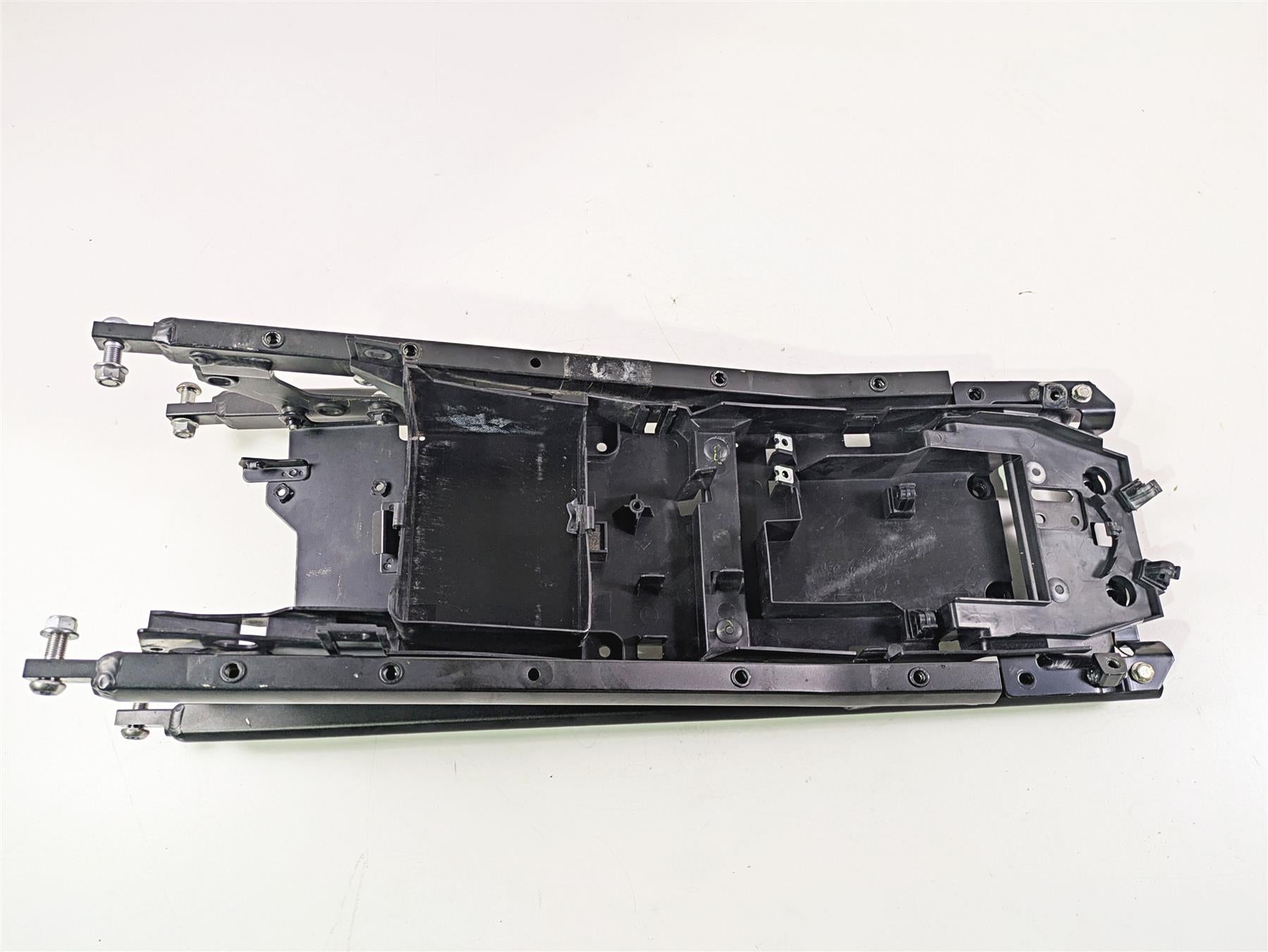2009 Yamaha FZ1 FZS10 Fazer Straight Subframe & Inner Fender 2D1-21190-01-P0 {{ shop.shopifyCountryName }} - Mototech271