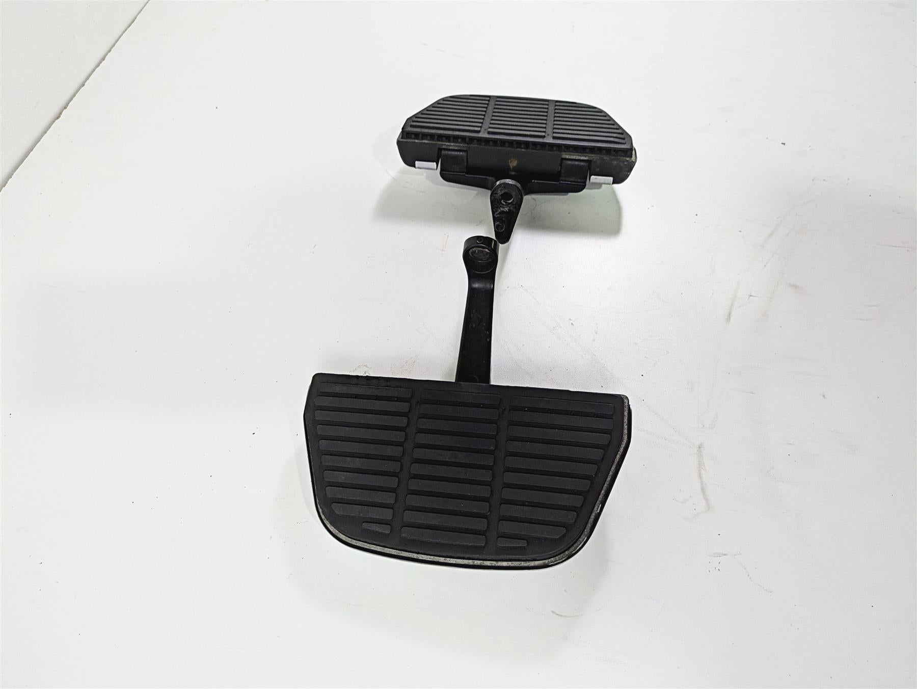 2005 Harley Touring FLHRI Road King Rear Passenger Floor Board Set 52719-93B {{ shop.shopifyCountryName }} - Mototech271