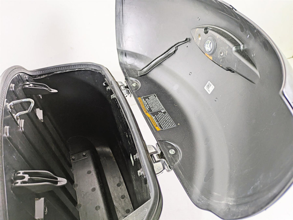 2017 Indian Chieftain Limited Right Black Gloss Saddlebag Saddle Bag 5451494 {{ shop.shopifyCountryName }} - Mototech271