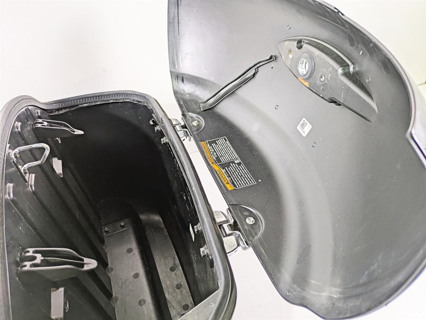 2017 Indian Chieftain Limited Right Black Gloss Saddlebag Saddle Bag 5451494 {{ shop.shopifyCountryName }} - Mototech271