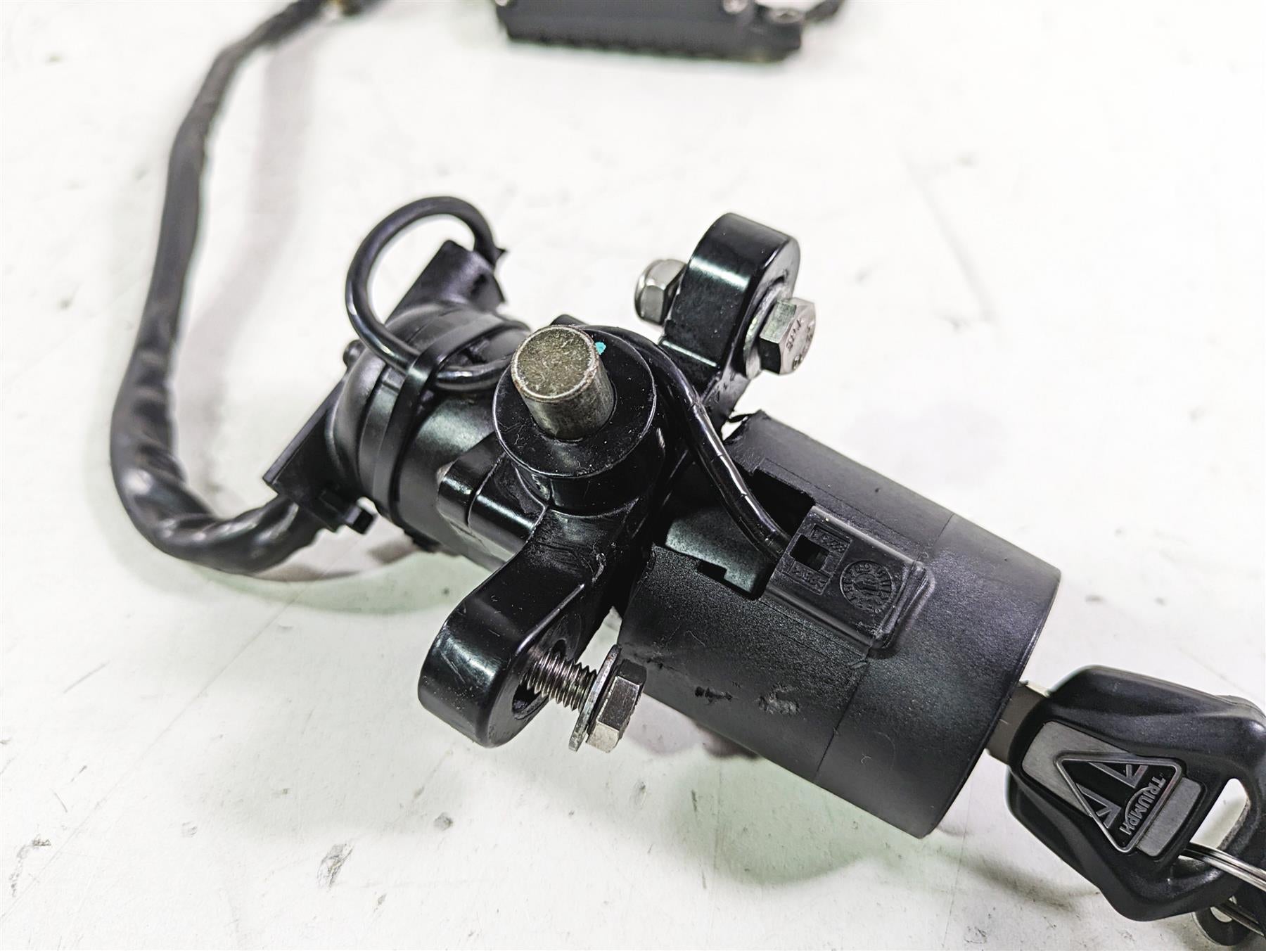 2020 Triumph Street Scrambler 900 Ignition Switch Key Lock Immobilizer T2509523 {{ shop.shopifyCountryName }} - Mototech271