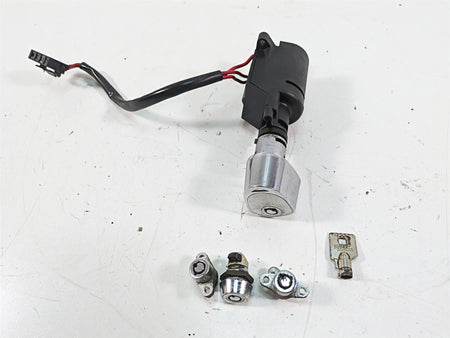 2005 Harley Touring FLHTCUI Electra Glide Ignition Switch Key Lock Set 71640-99 {{ shop.shopifyCountryName }} - Mototech271