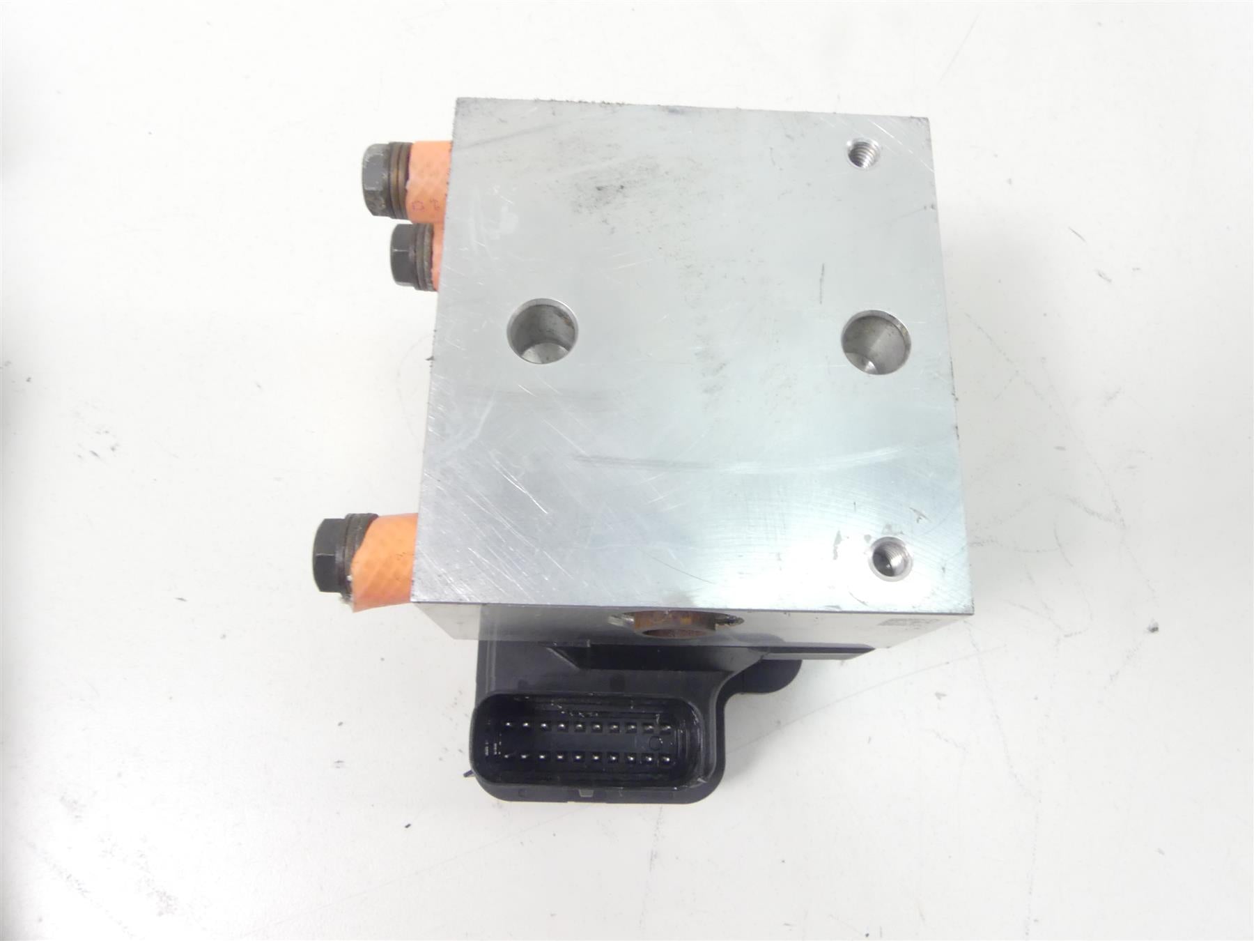 2013 Harley Touring FLHX Street Glide Abs Brake Pump Module Unit Module 40601-08 {{ shop.shopifyCountryName }} - Mototech271
