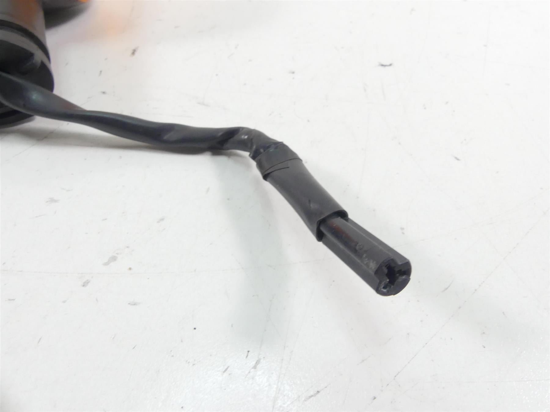 2008 Yamaha FZ1 Fazer Front Right Turn Signal Blinker 5PW-83310-10-00 {{ shop.shopifyCountryName }} - Mototech271