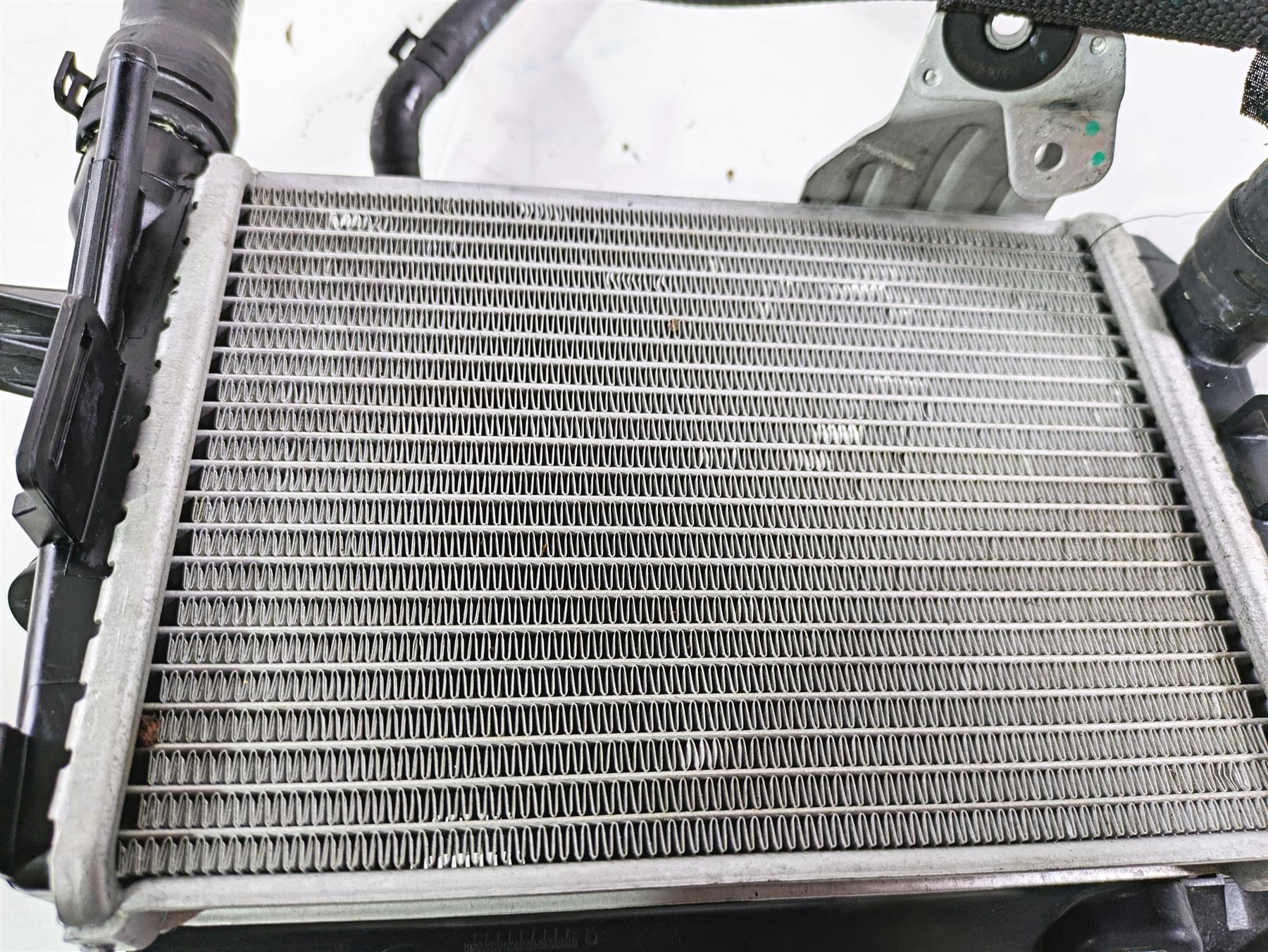 2018 BMW R1200GS GSW K50 Left Radiator + Thermostat Fan & Cover Set 17118546408 {{ shop.shopifyCountryName }} - Mototech271