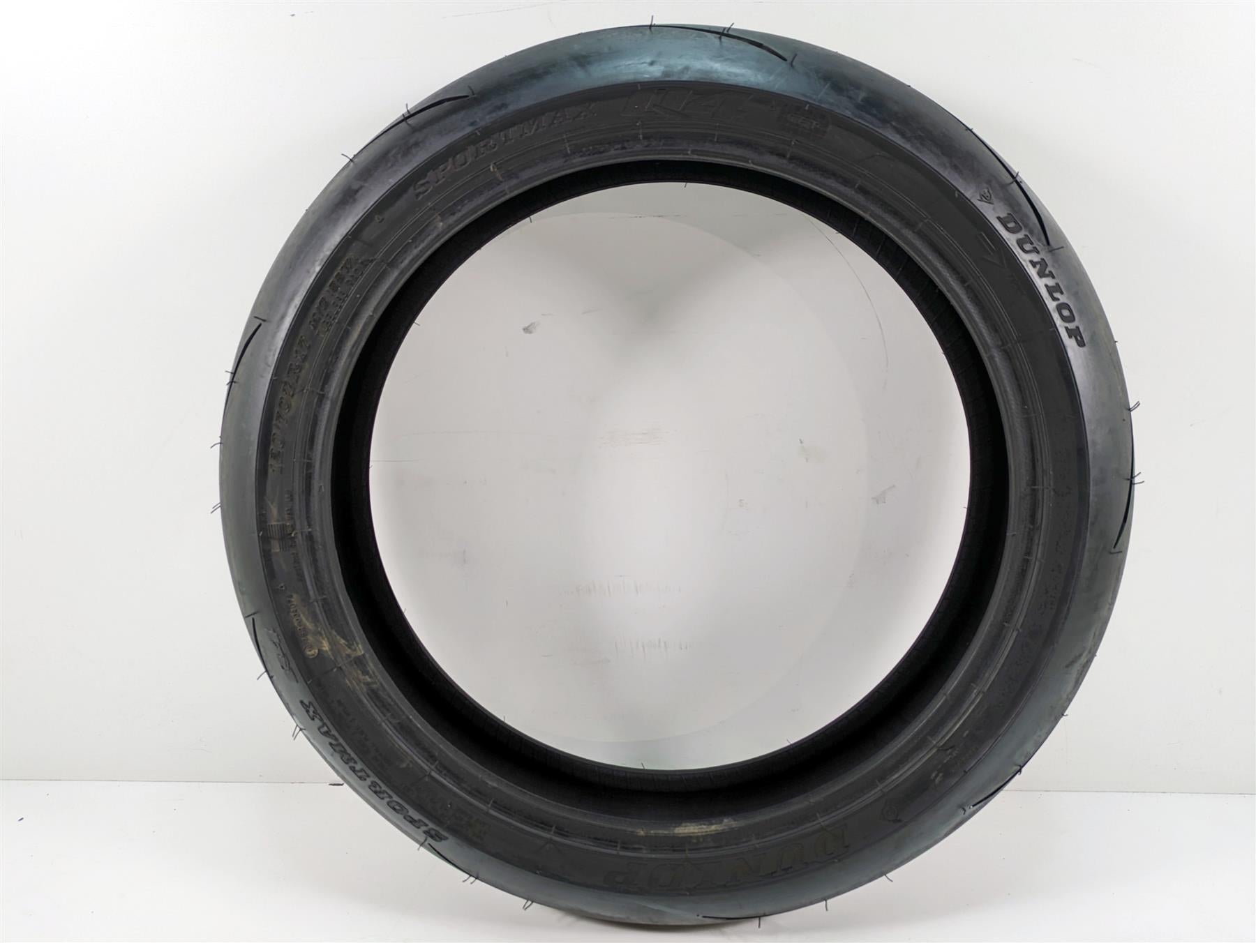 Used Front Motorcycle Tire Dunlop Sportmax Q4 120/70R17 45233176 {{ shop.shopifyCountryName }} - Mototech271