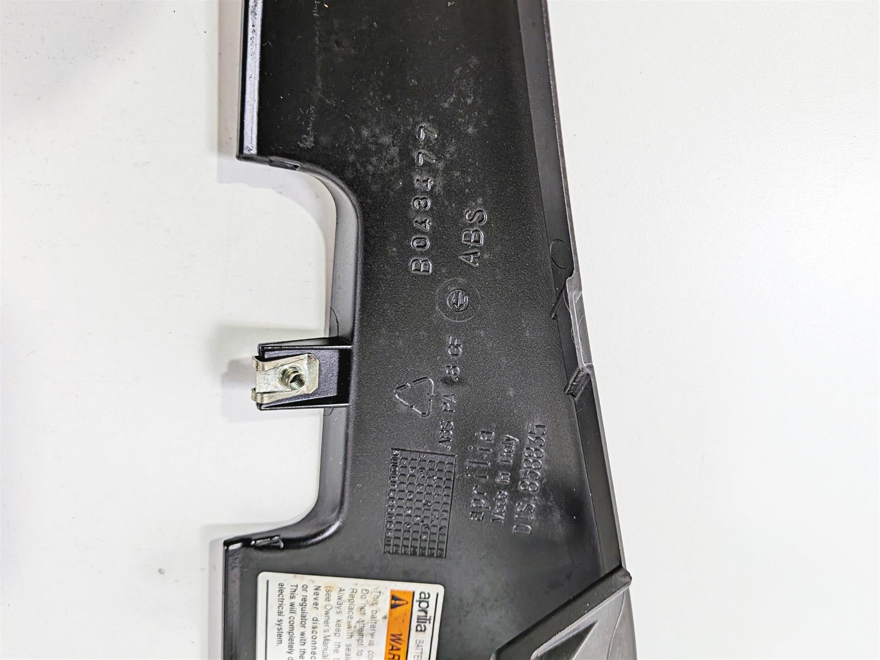 2014 Aprilia RSV4 RR Factory Tail Side Cover Fairing Set 858847 858835 {{ shop.shopifyCountryName }} - Mototech271
