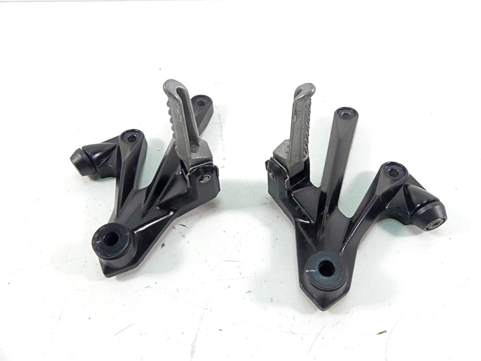 2010 Kawasaki ZX1400 ZX14 R Ninja Rear Passenger Foot Peg Set 35063-0353 {{ shop.shopifyCountryName }} - Mototech271