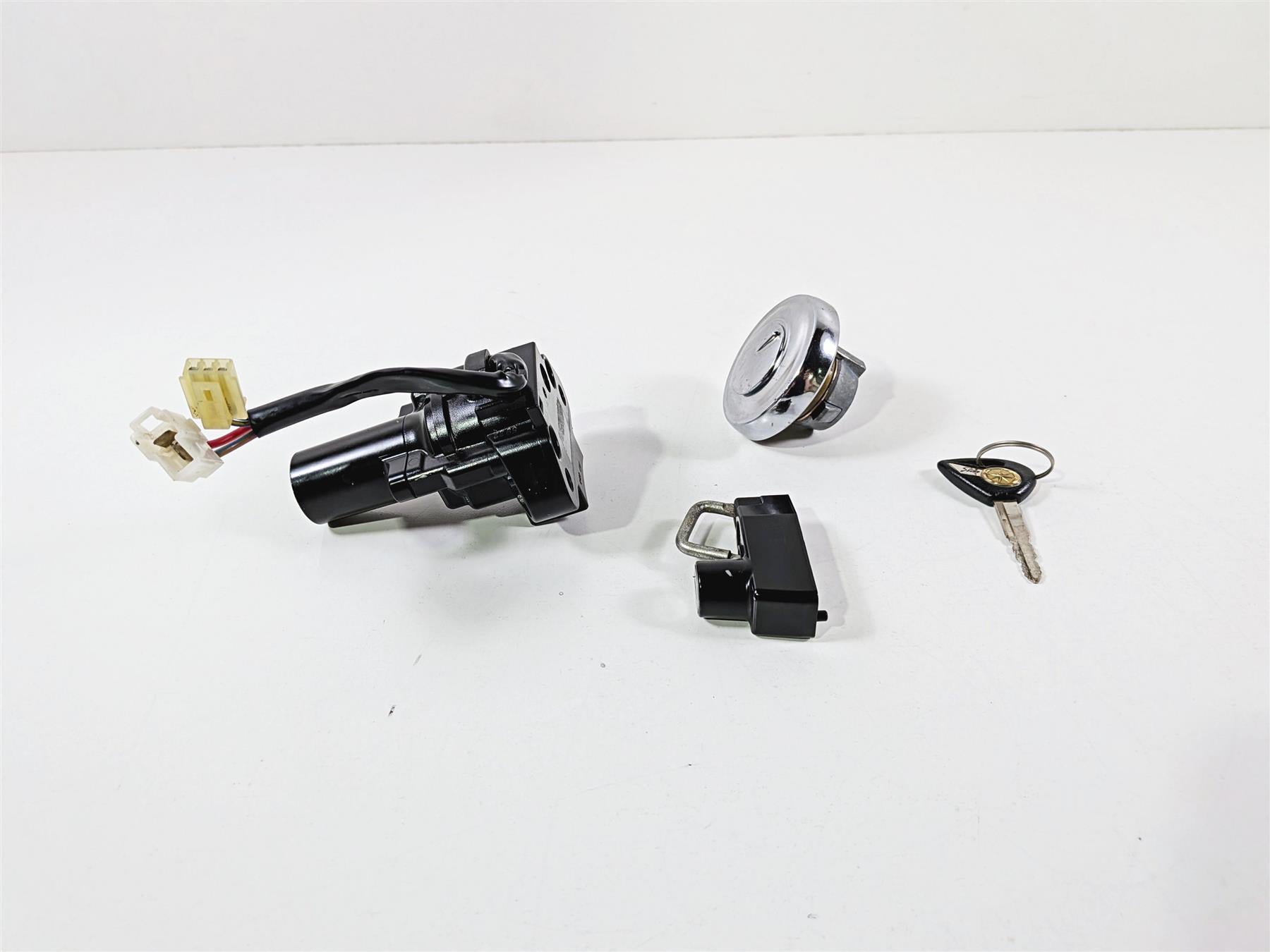 2006 Yamaha XVZ1300 Royal Star Ignition Switch Key Gas Cap Lock Set 1D6-82501-00-00 {{ shop.shopifyCountryName }} - Mototech271