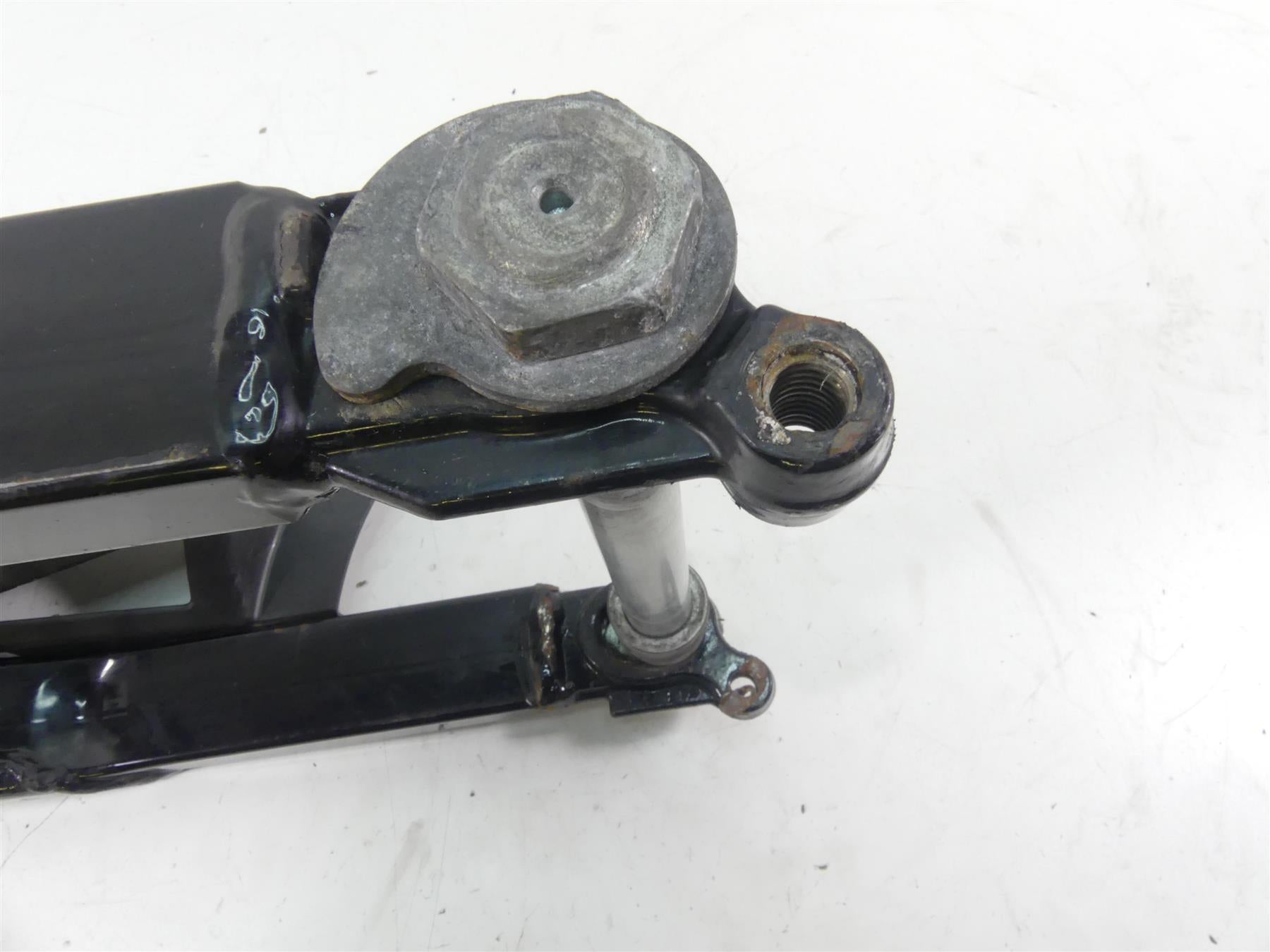 2007 Harley FLHTCU SE2 CVO Electra Glide Swing Arm Swingarm & 1" Axle 47549-02A {{ shop.shopifyCountryName }} - Mototech271