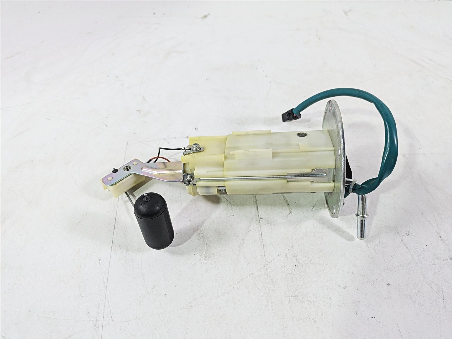 2020 Kawasaki ZX6R Ninja Fuel Gas Petrol Pump & Sending Unit 3K 49040-0779 {{ shop.shopifyCountryName }} - Mototech271