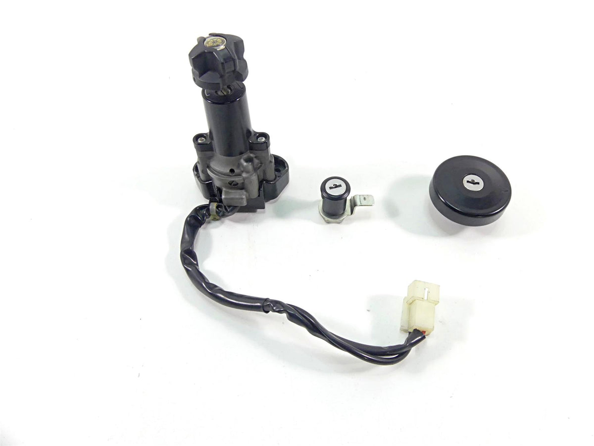 2012 Yamaha VMX17 VMAX 1700 Ignition Switch Key Lock Set 2S3-82501-00-00 {{ shop.shopifyCountryName }} - Mototech271