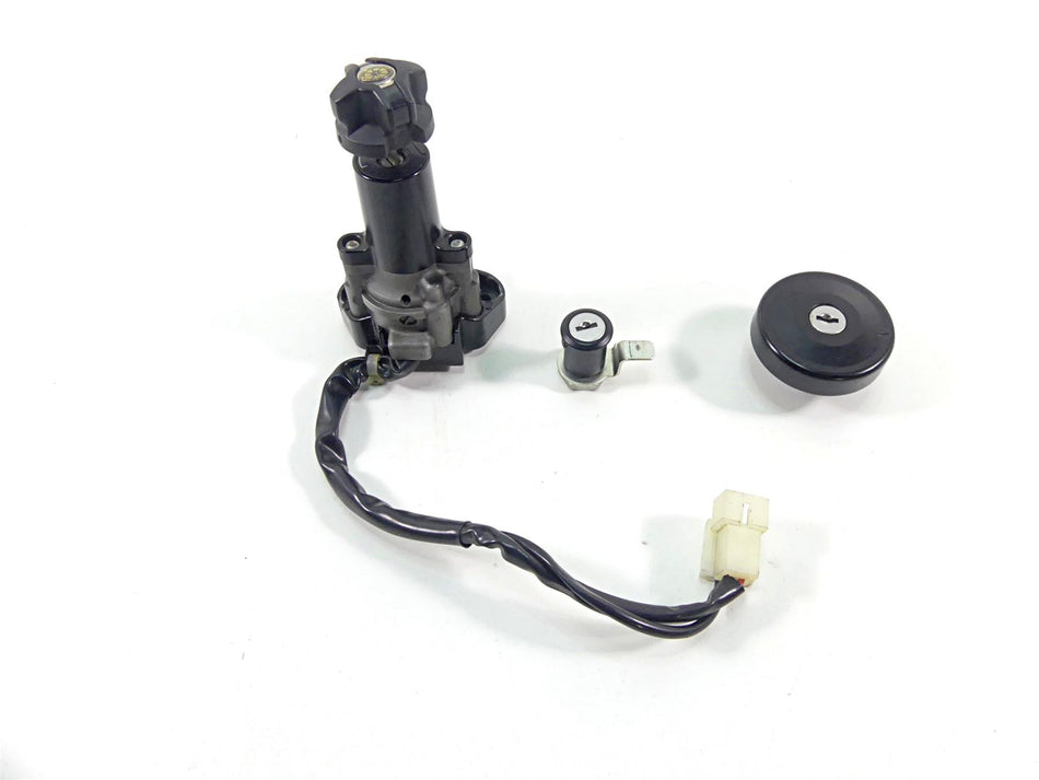 2012 Yamaha VMX17 VMAX 1700 Ignition Switch Key Lock Set 2S3-82501-00-00 {{ shop.shopifyCountryName }} - Mototech271
