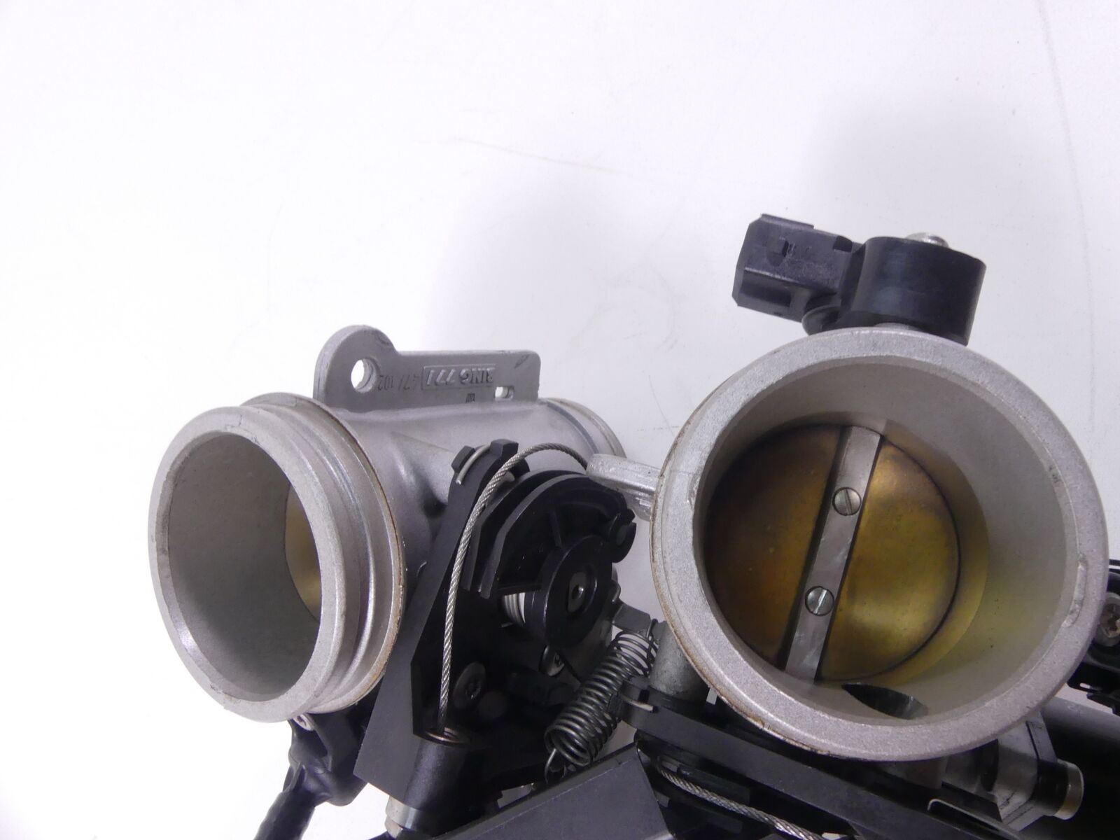 2008 BMW R1200R K27 Bing Throttle Body Fuel Injection 13547672731 13547672732 {{ shop.shopifyCountryName }} - Mototech271