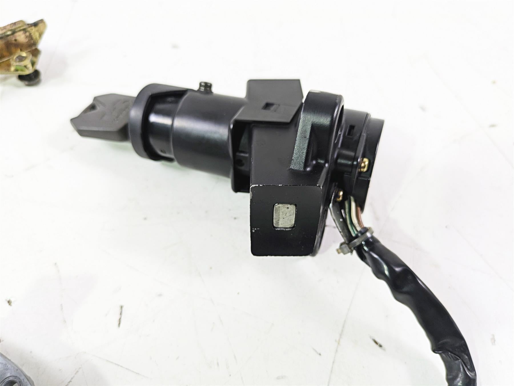 2005 Kawasaki ZX12R Ninja Ignition Switch Key Lock Tank Cap Set 27005-5130 {{ shop.shopifyCountryName }} - Mototech271