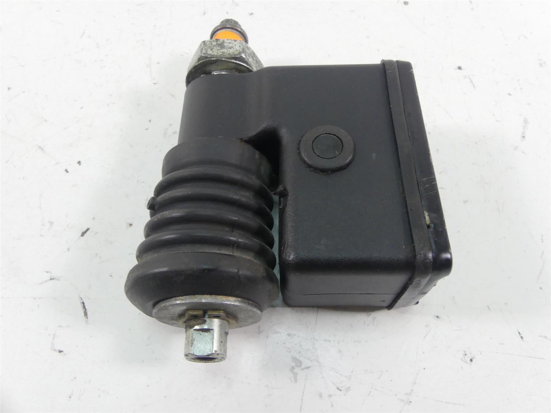 1998 Harley Dyna FXDL Low Rider Rear Brake Master Cylinder 42474-90C {{ shop.shopifyCountryName }} - Mototech271