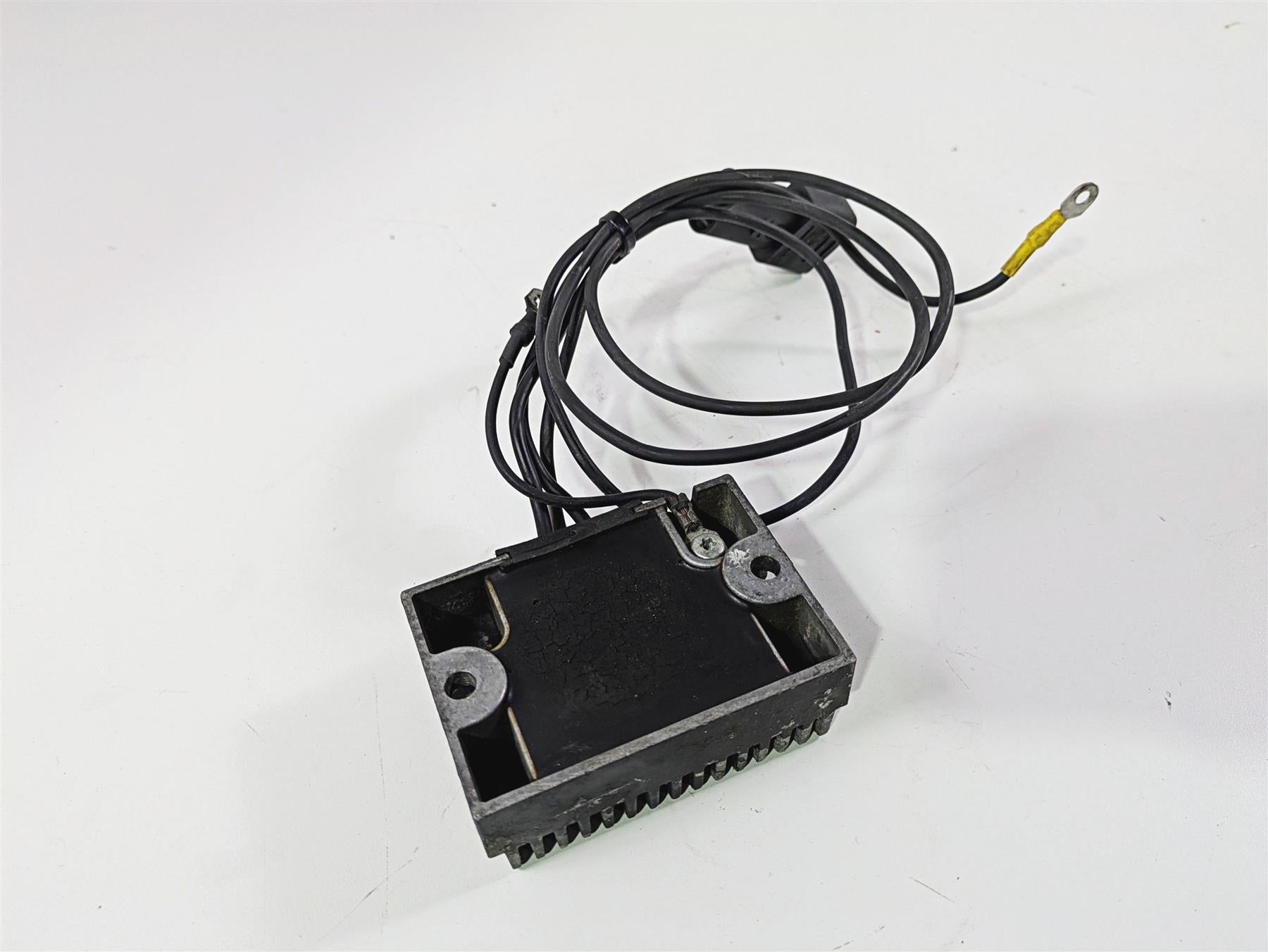 1999 Harley Dyna FXDL Low Rider Rectifier Voltage Regulator 74518-99A {{ shop.shopifyCountryName }} - Mototech271