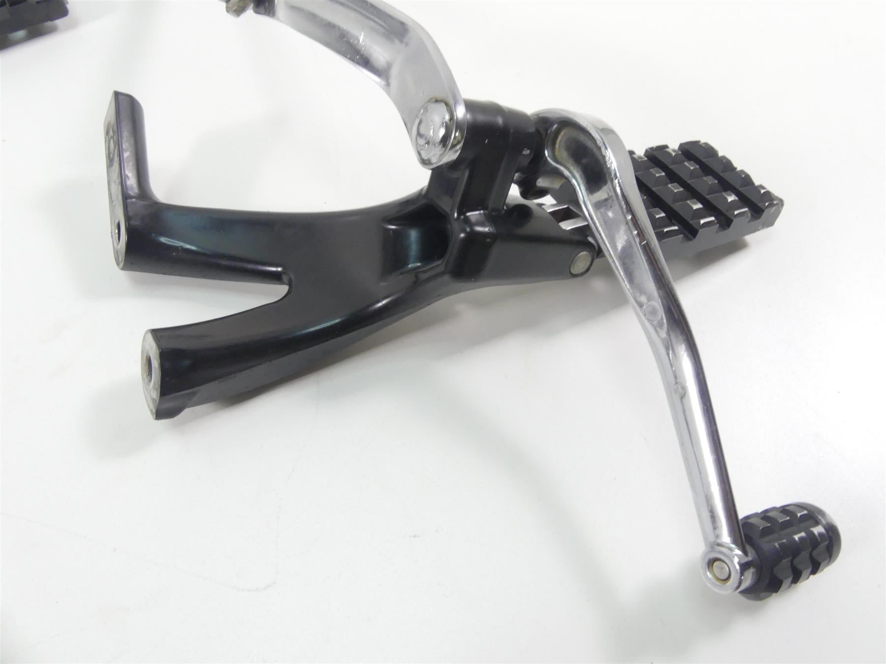 2018 Harley FXBRS Softail Breakout Front Rear Footpeg Foot Controls 33600134 {{ shop.shopifyCountryName }} - Mototech271