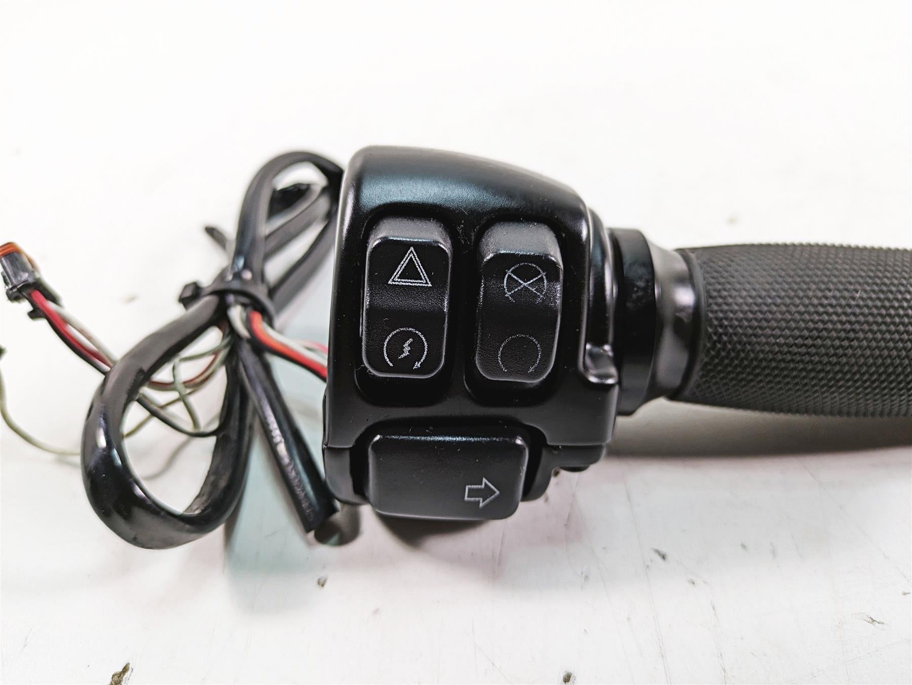 2020 Harley Softail FXBB Street Bob Right Hand Control Switch - Read 71500462 {{ shop.shopifyCountryName }} - Mototech271