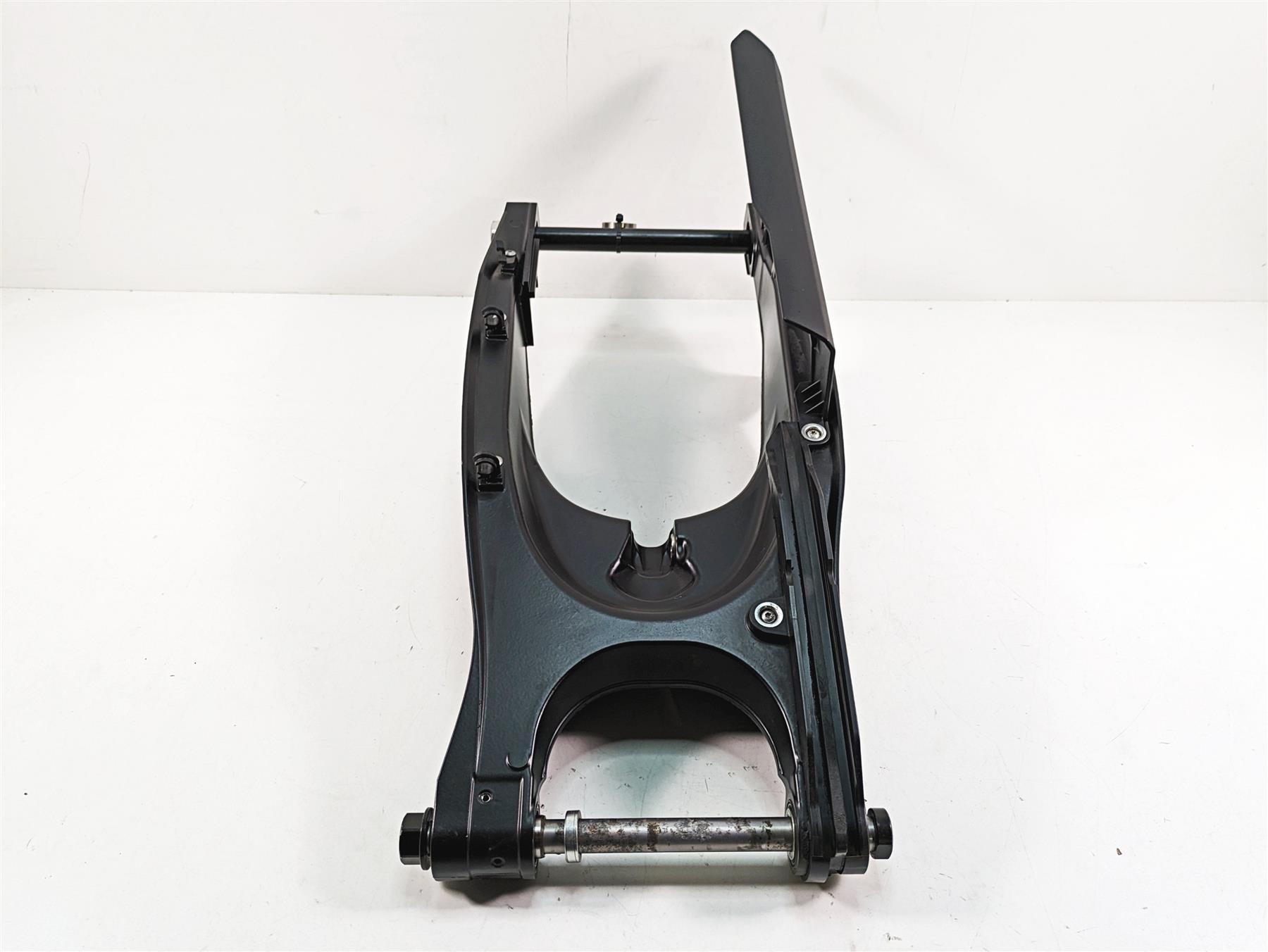 2018 KTM 1090 Adventure R Swingarm Swing Arm + Axle 6070403004433 60303298000 {{ shop.shopifyCountryName }} - Mototech271