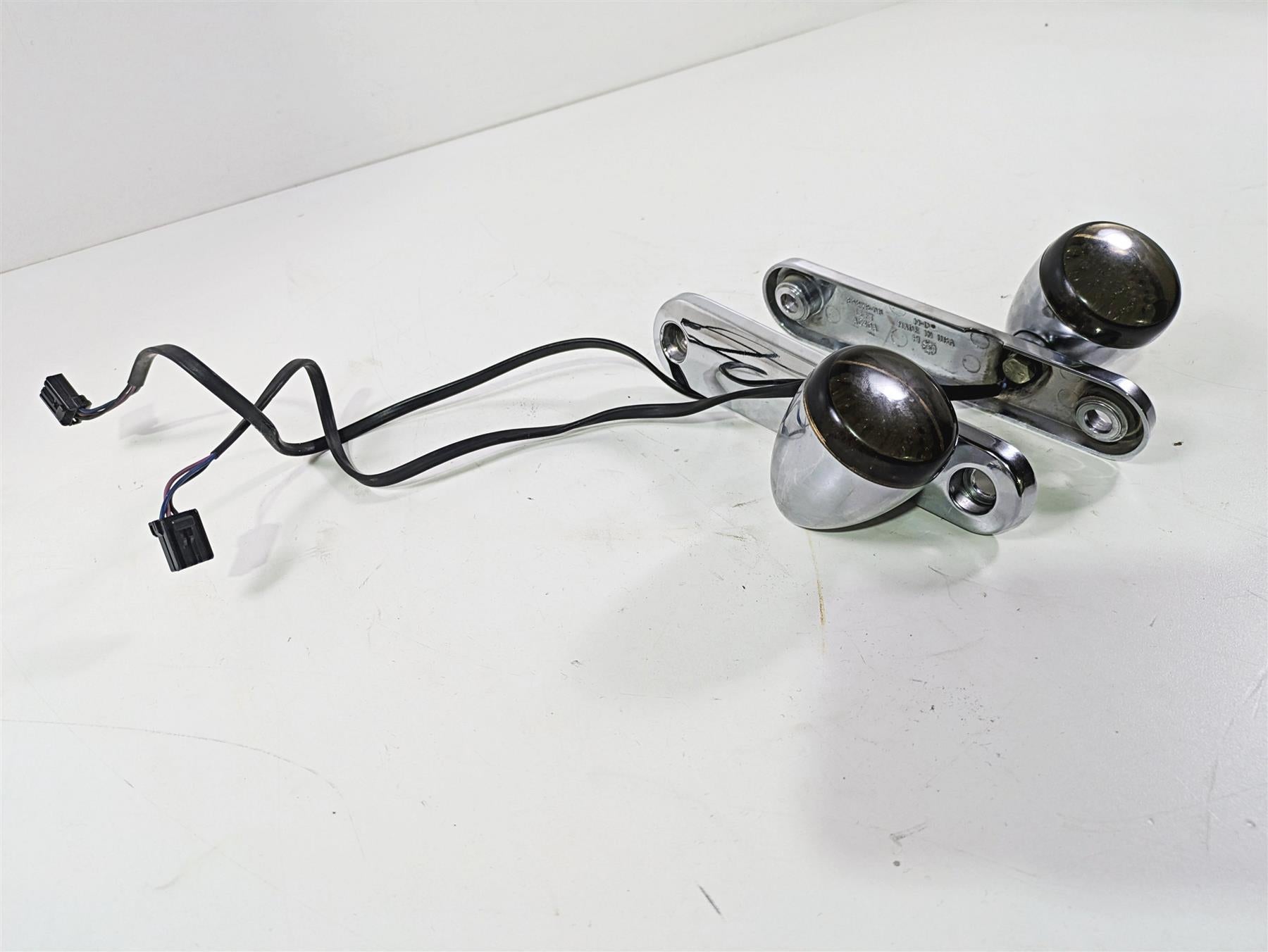2010 Harley Touring FLHX Street Glide Front Blinker & Mounts 69278-06 69279-06 {{ shop.shopifyCountryName }} - Mototech271