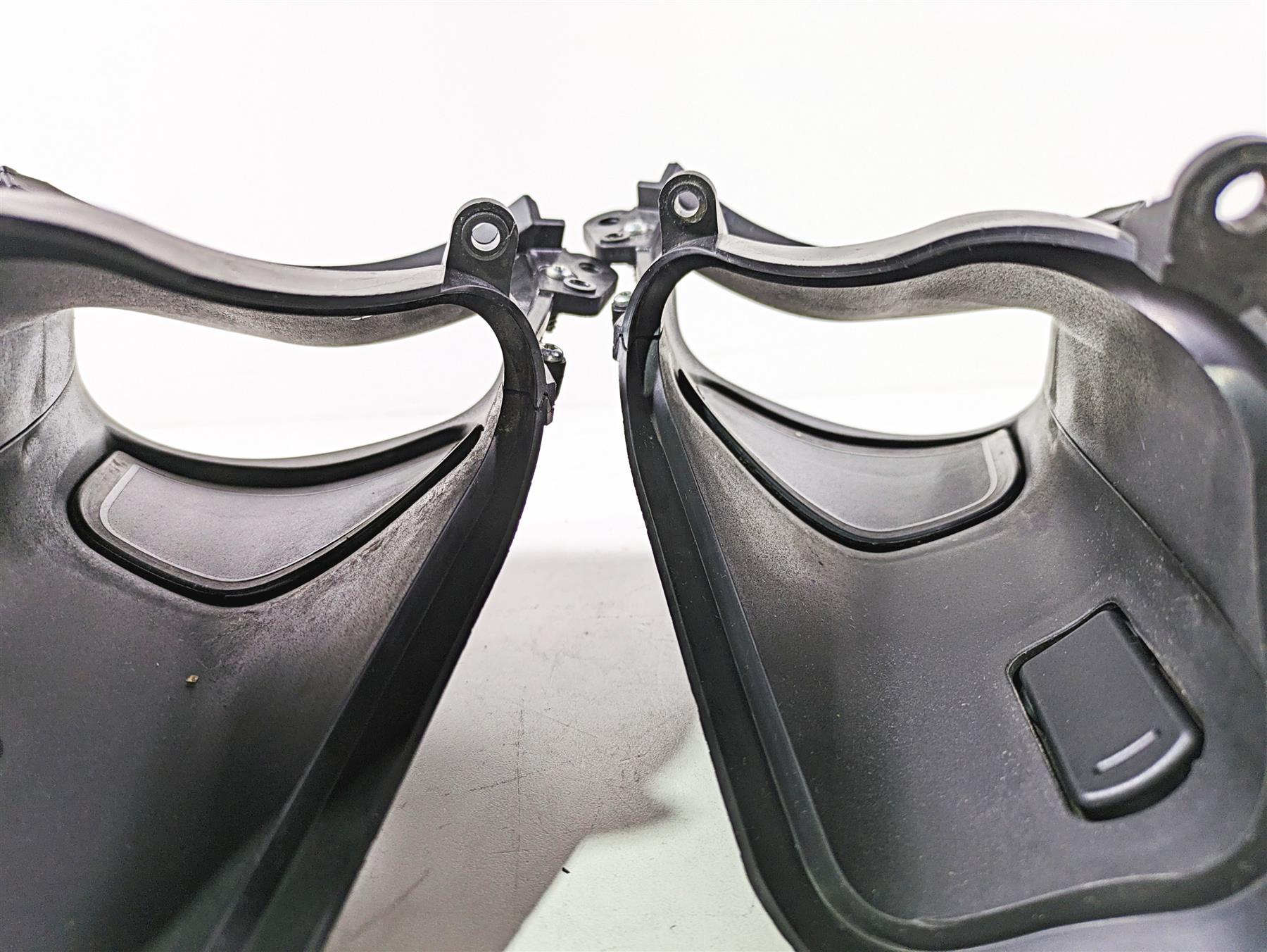 2017 Harley Touring FLTRXS Road Glide Front Air Inlet Duct Set 29200072 {{ shop.shopifyCountryName }} - Mototech271
