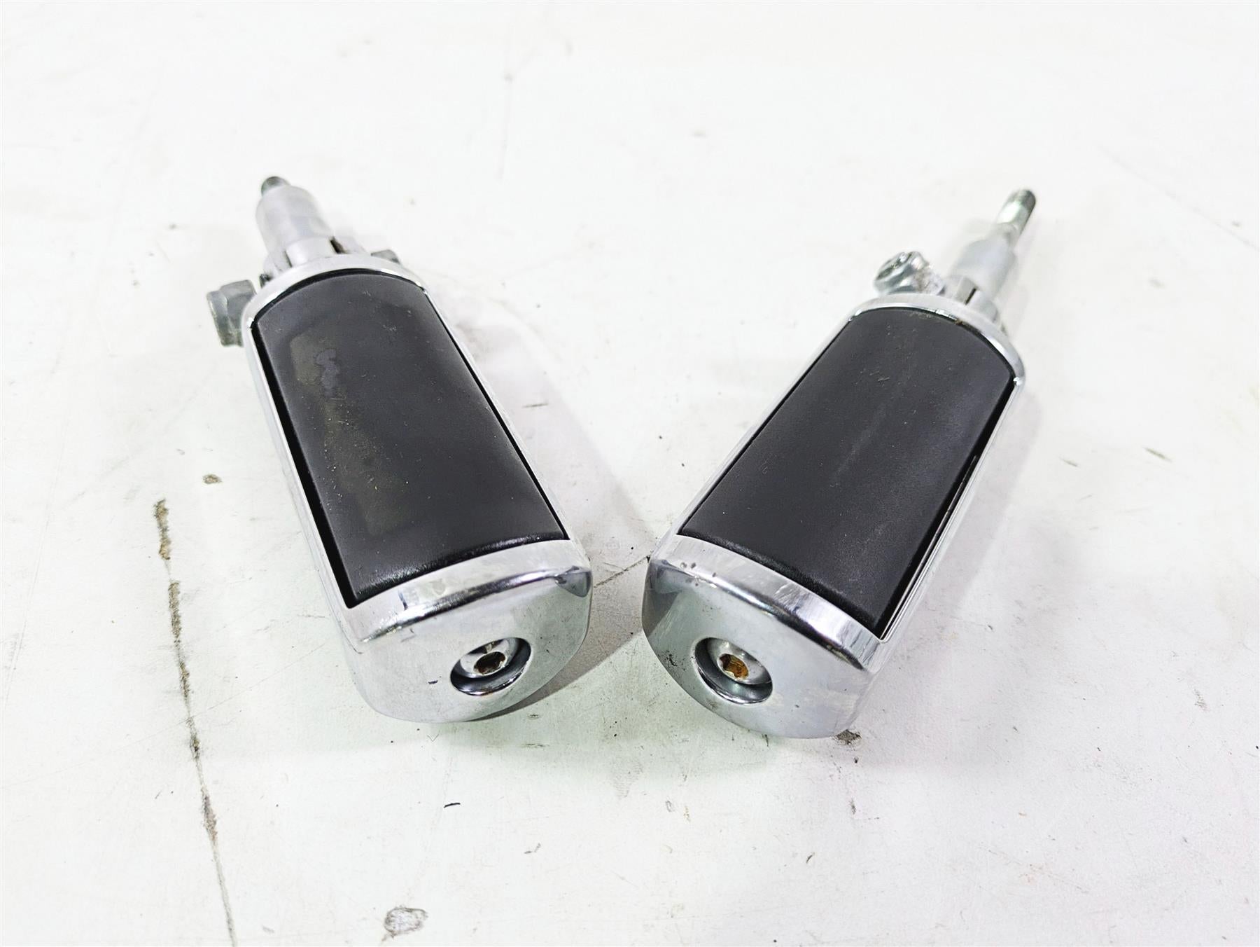 2004 Harley Softail FLSTF Fat Boy Rear Willie G Skull Footpeg Set -Read 50370-04 {{ shop.shopifyCountryName }} - Mototech271