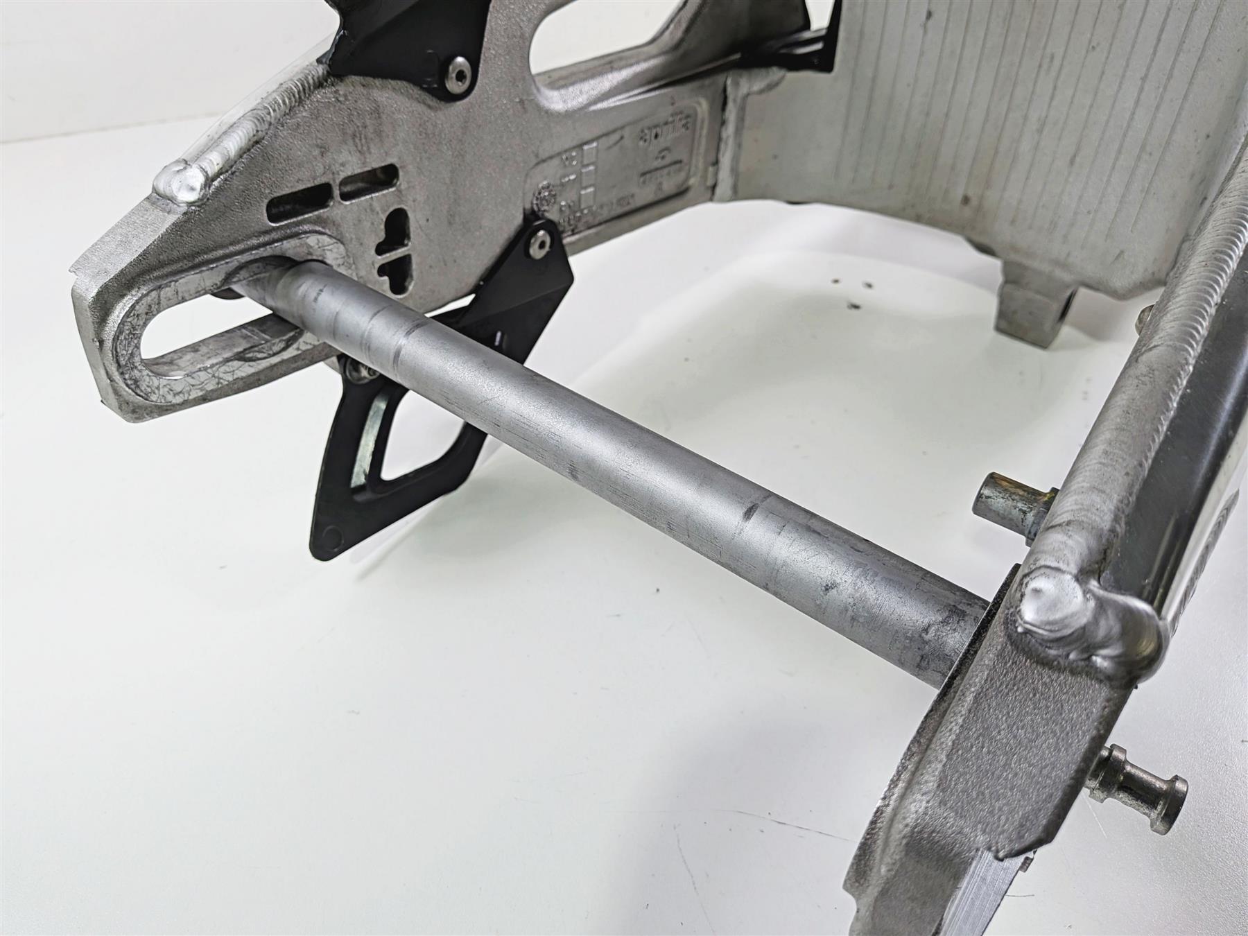 2018 Aprilia RSV4 RR Rear Swingarm Swing Arm & Axle 2B001292 {{ shop.shopifyCountryName }} - Mototech271