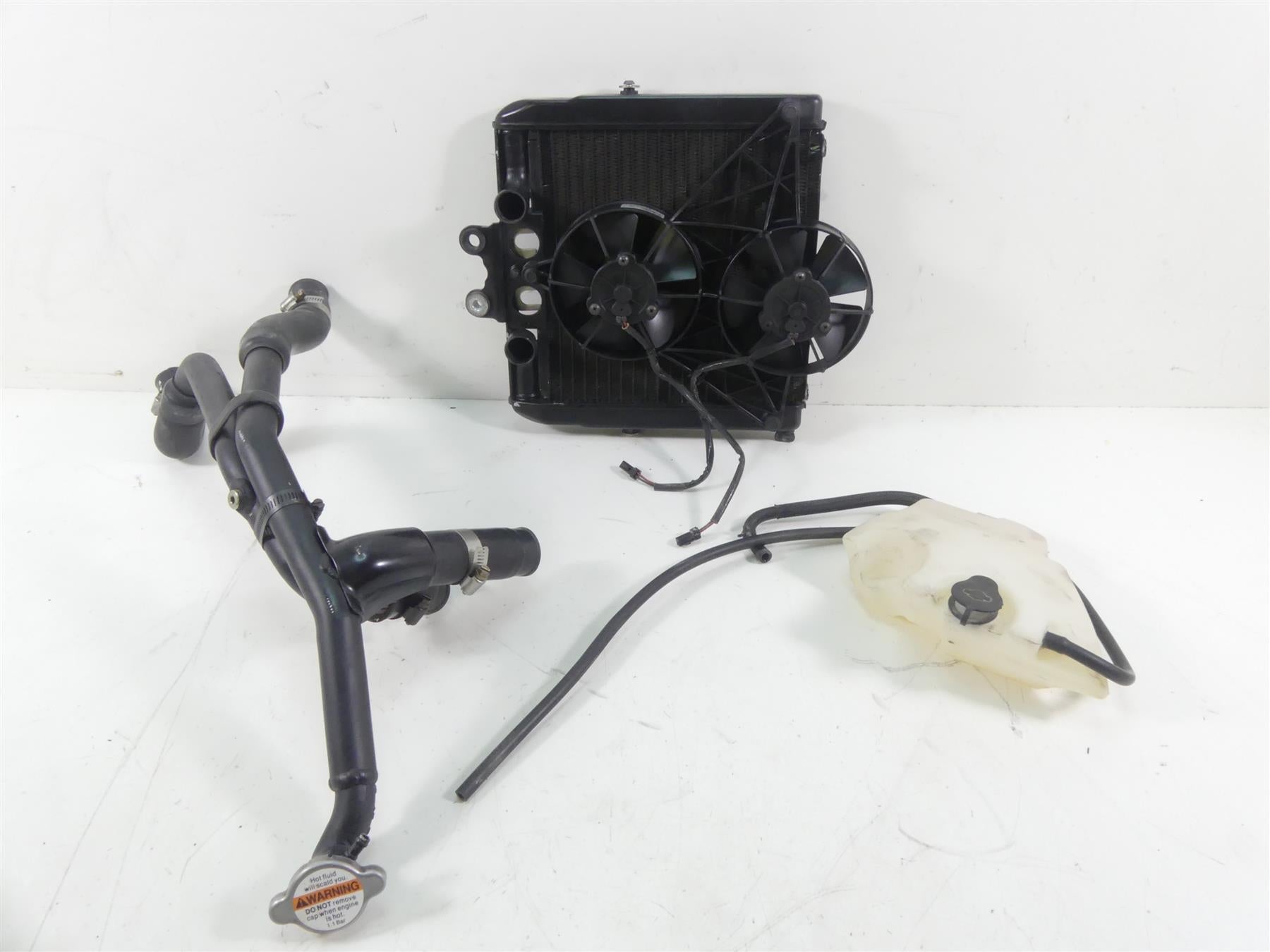 2013 Harley VRSCF Muscle V-Rod Radiator Cooler Fans Reservoir Hoses Set 26722-04 {{ shop.shopifyCountryName }} - Mototech271