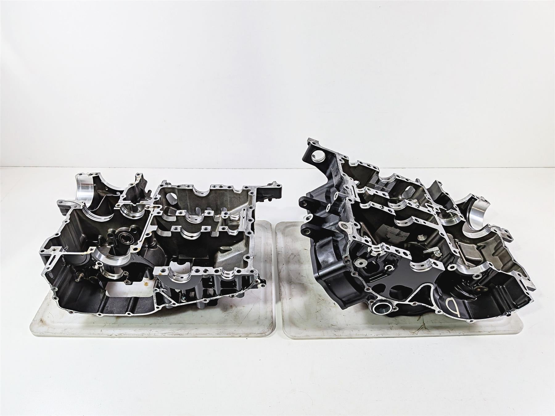 2009 Yamaha VMX17 V-Max 1700 Engine Crank Case Crankcase Set 2S3-15100-11-Mototech271