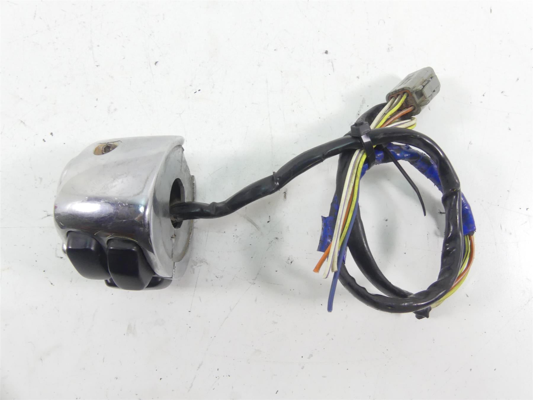 1998 Harley Dyna FXDL Low Rider Left Hand Turn Signal Control Switch 71682-06A {{ shop.shopifyCountryName }} - Mototech271